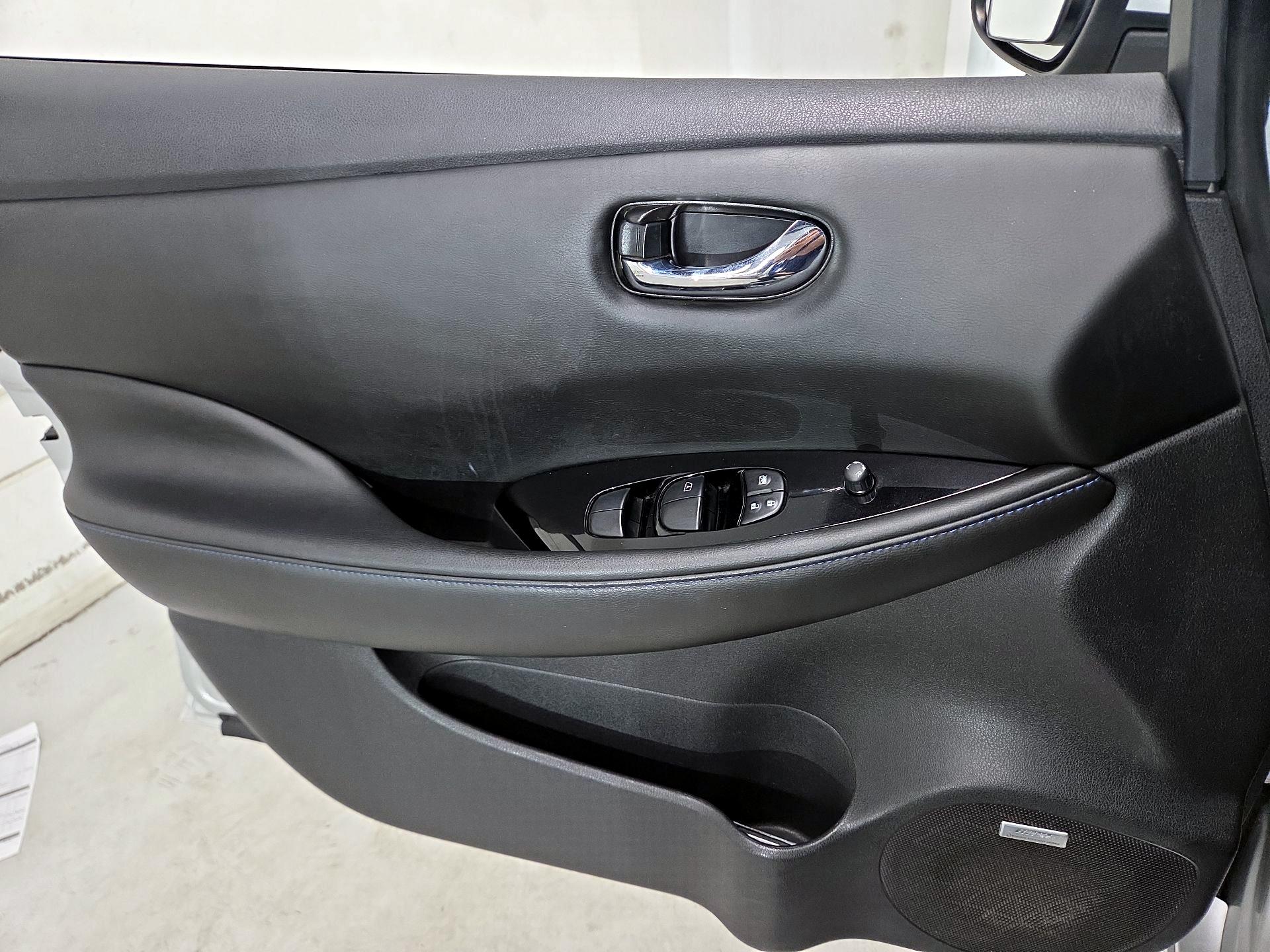 Thumbnail: 2020 Nissan Leaf - 12