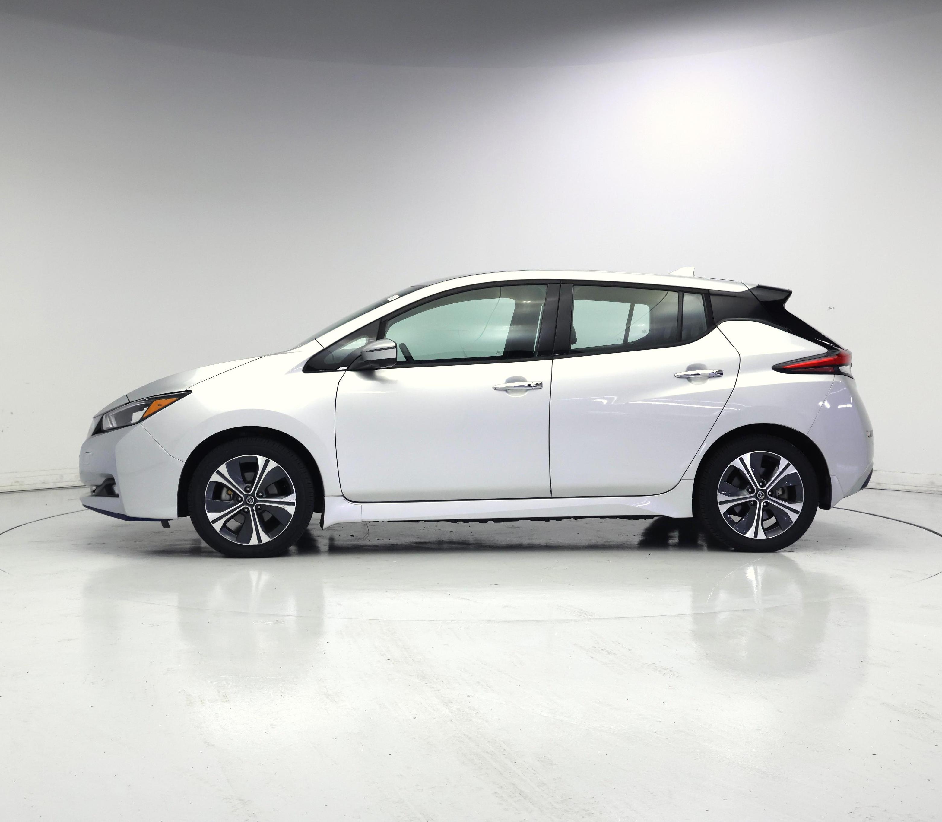 Thumbnail: 2020 Nissan Leaf - 3