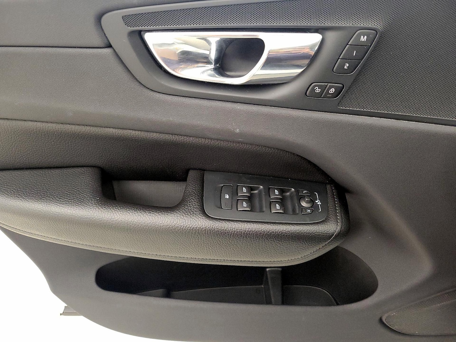 2018 Volvo XC60 Momentum - Photo 13