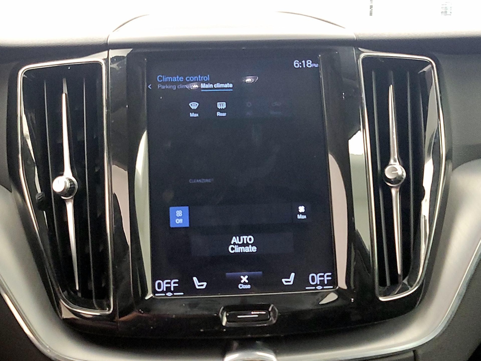 2018 Volvo XC60 Momentum - Photo 17