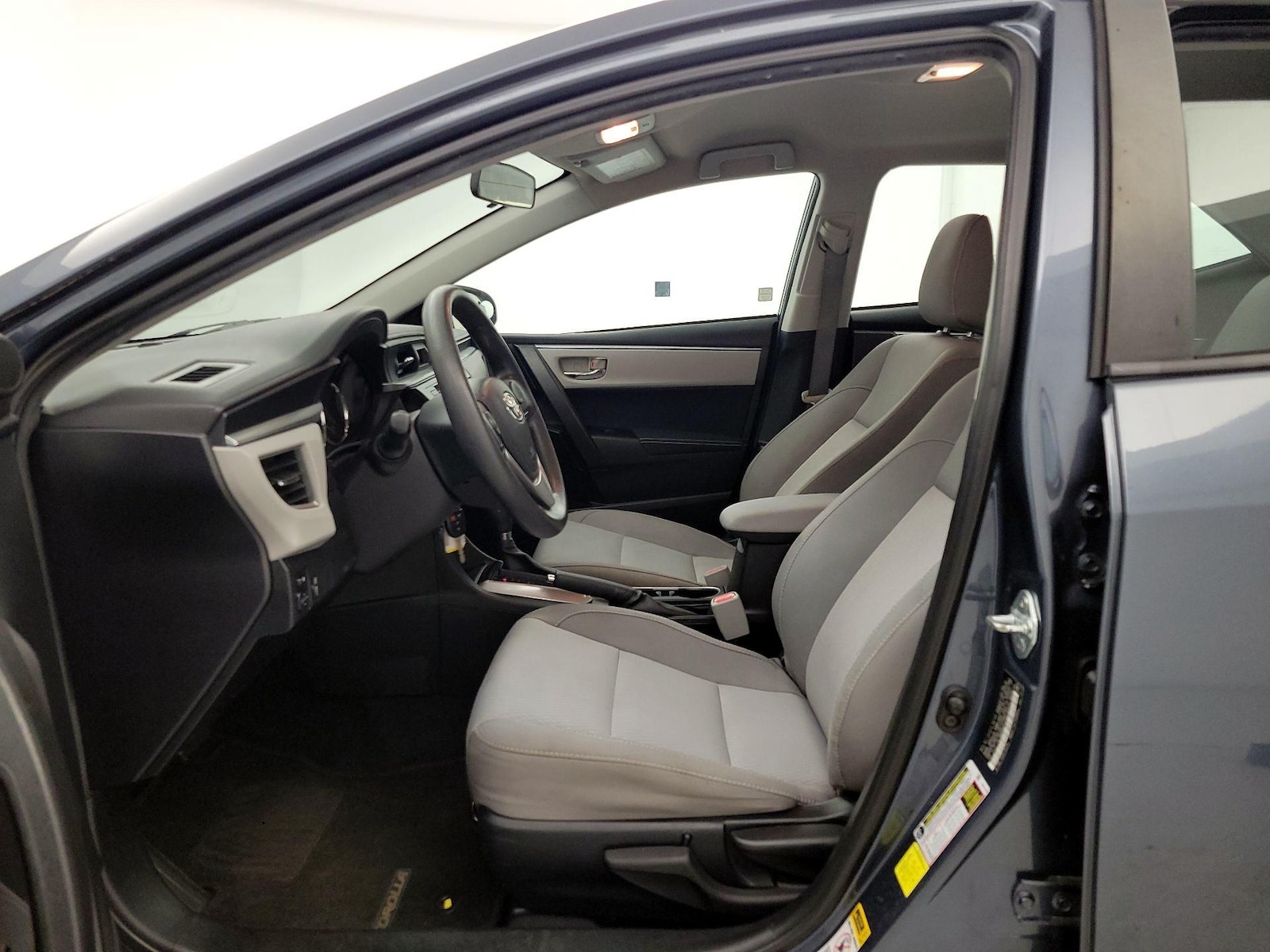 2015 Toyota Corolla LE - Photo 10