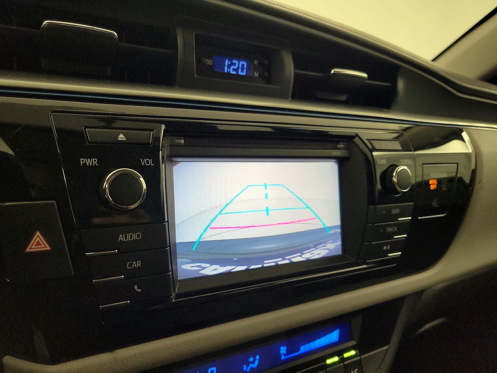 2015 Toyota Corolla LE - Photo 13