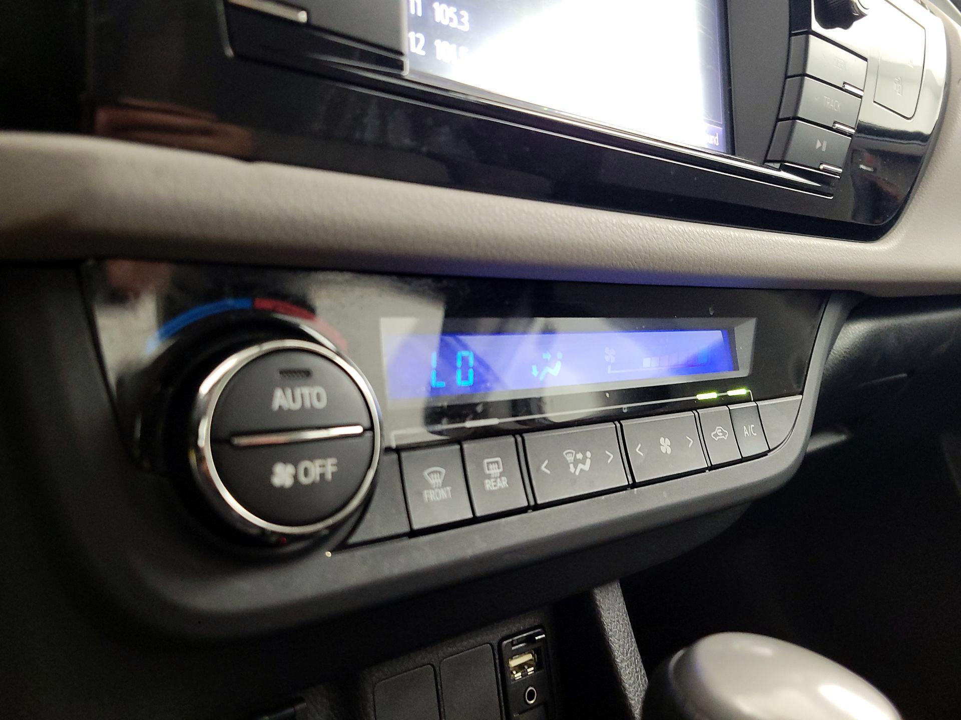 Thumbnail: 2015 Toyota Corolla - 14