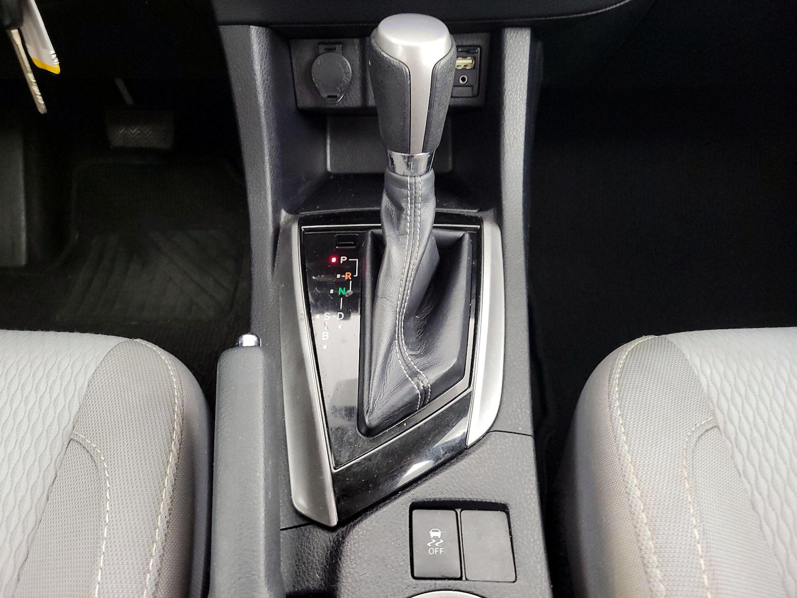 2015 Toyota Corolla LE - Photo 16