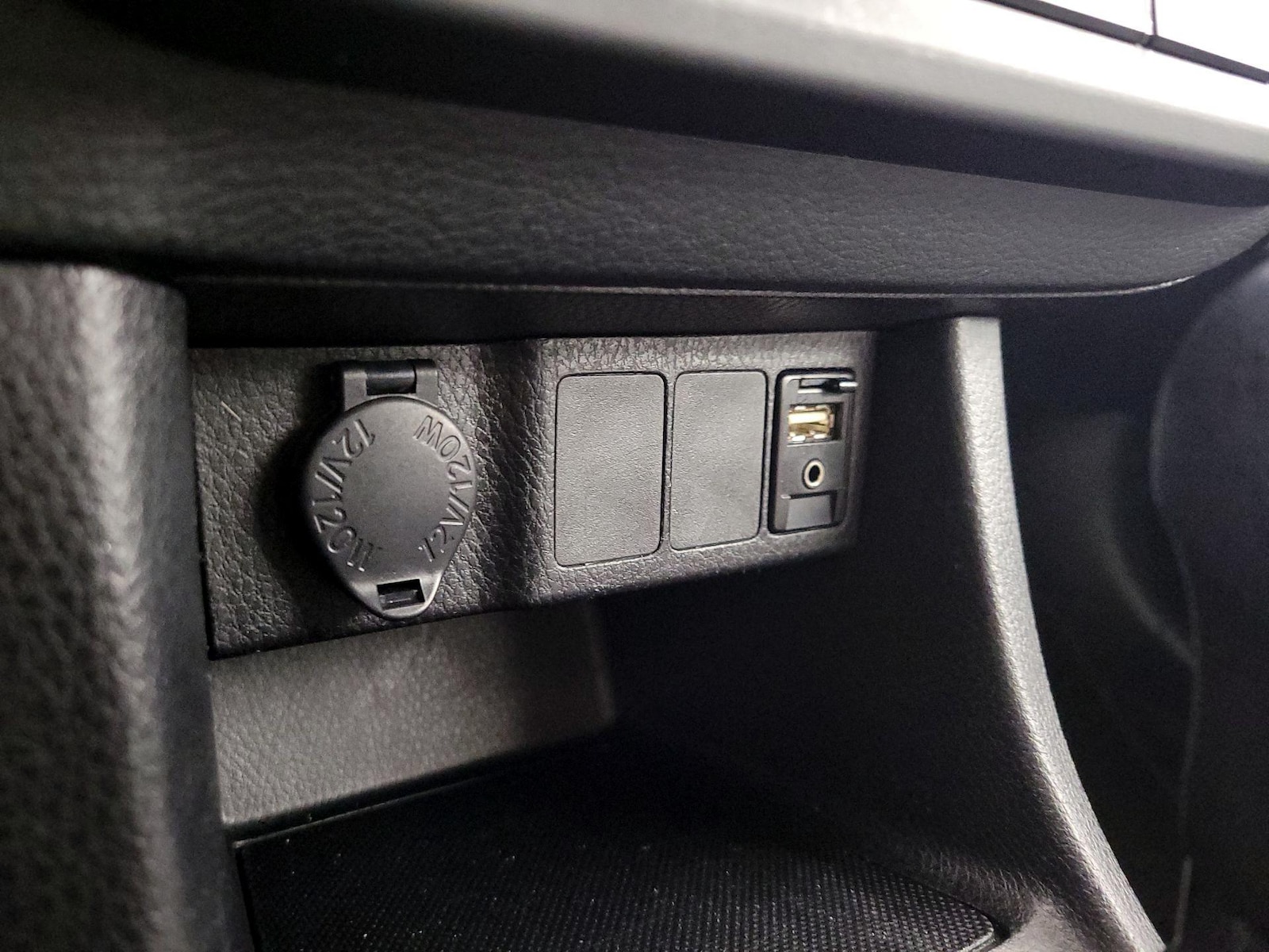 2015 Toyota Corolla LE - Photo 17