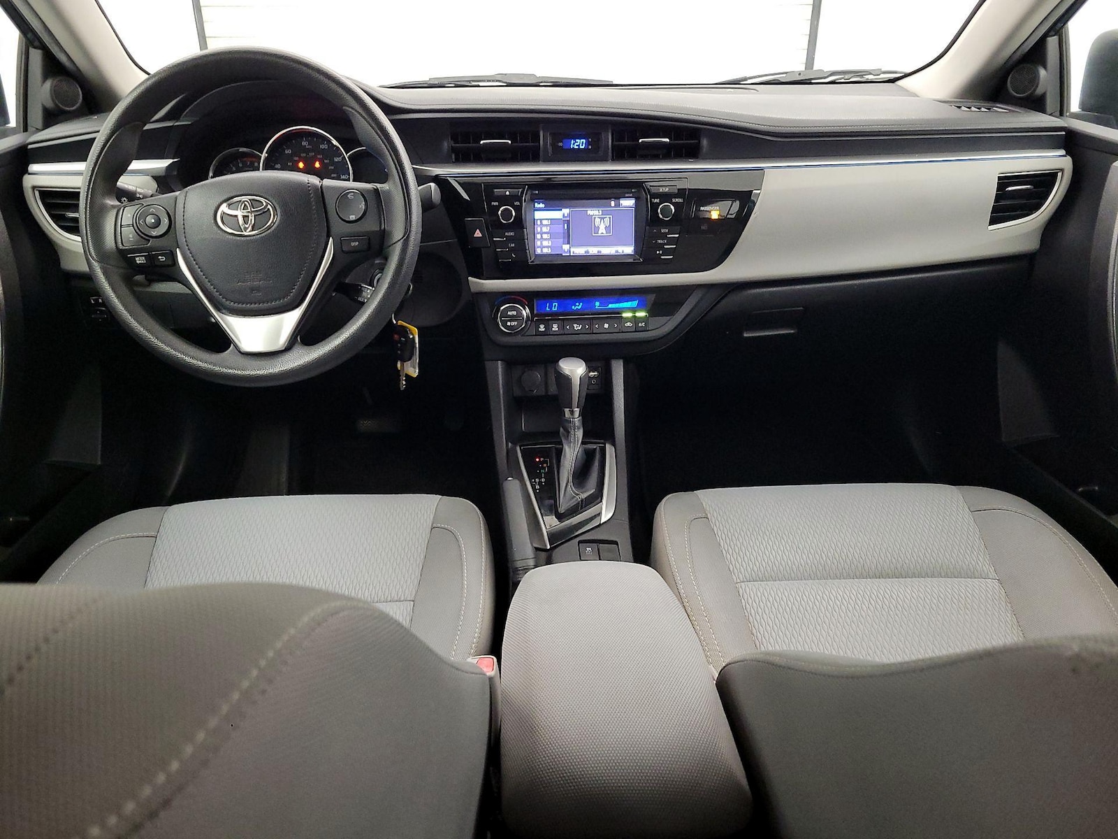 2015 Toyota Corolla LE - Photo 8