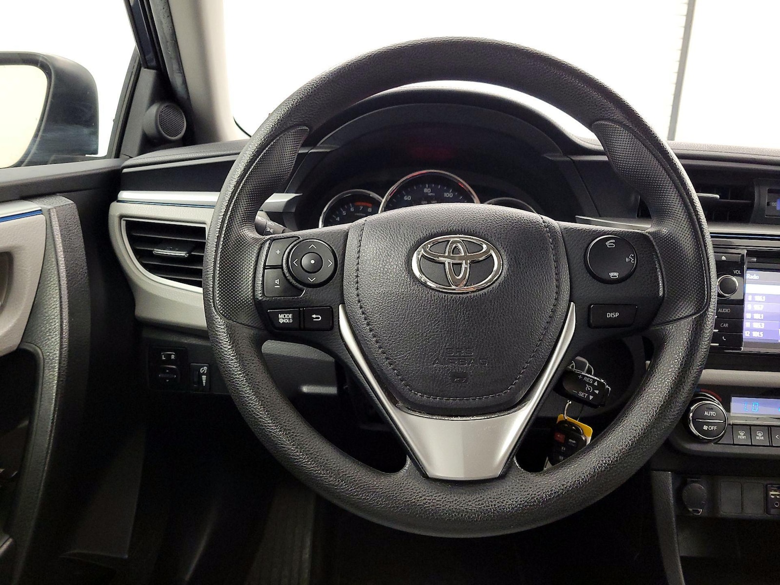 2015 Toyota Corolla LE - Photo 9
