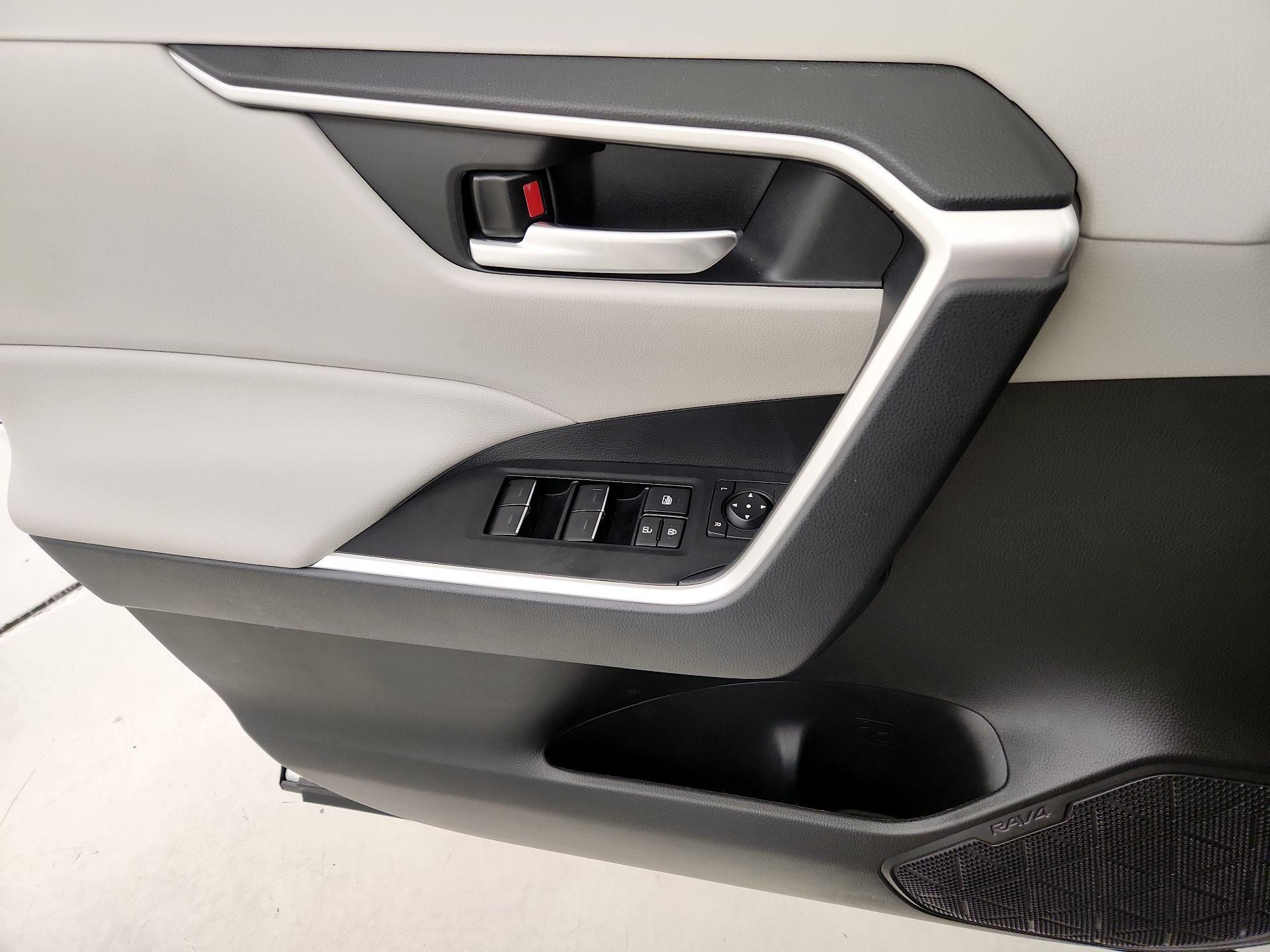 Thumbnail: 2025 Toyota RAV4 - 12