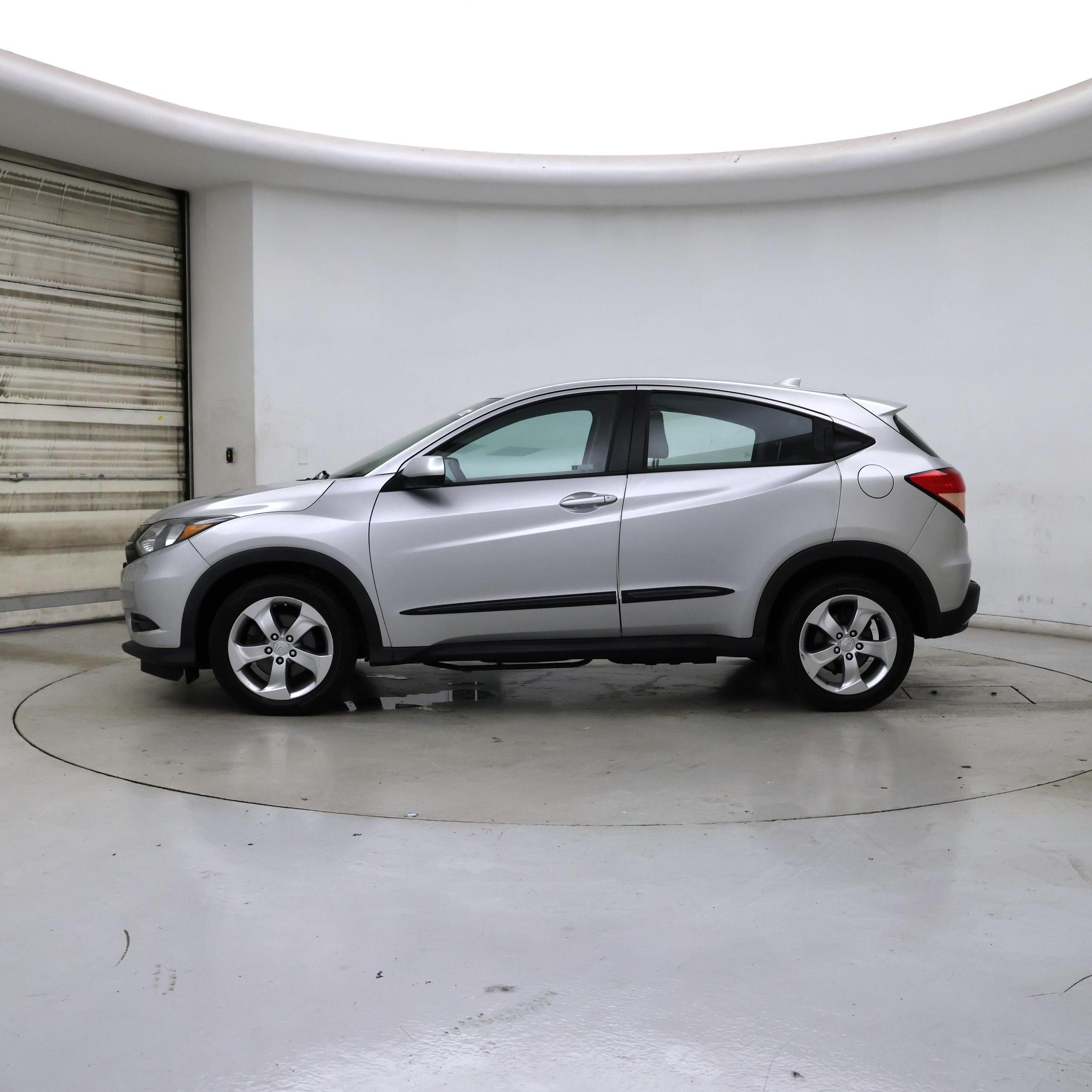 Thumbnail: 2016 Honda HR-V - 3