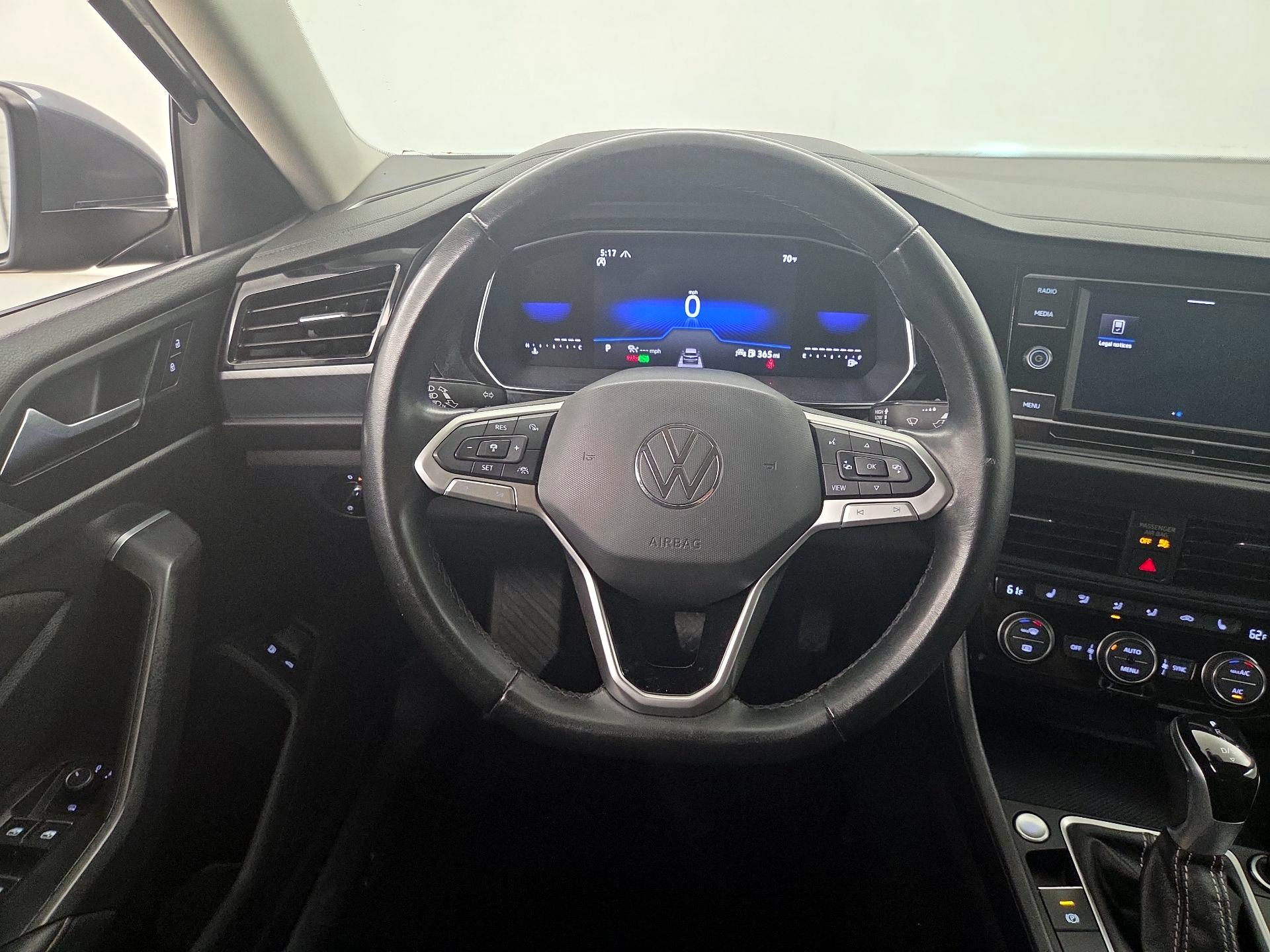 Thumbnail: 2024 Volkswagen Jetta - 10