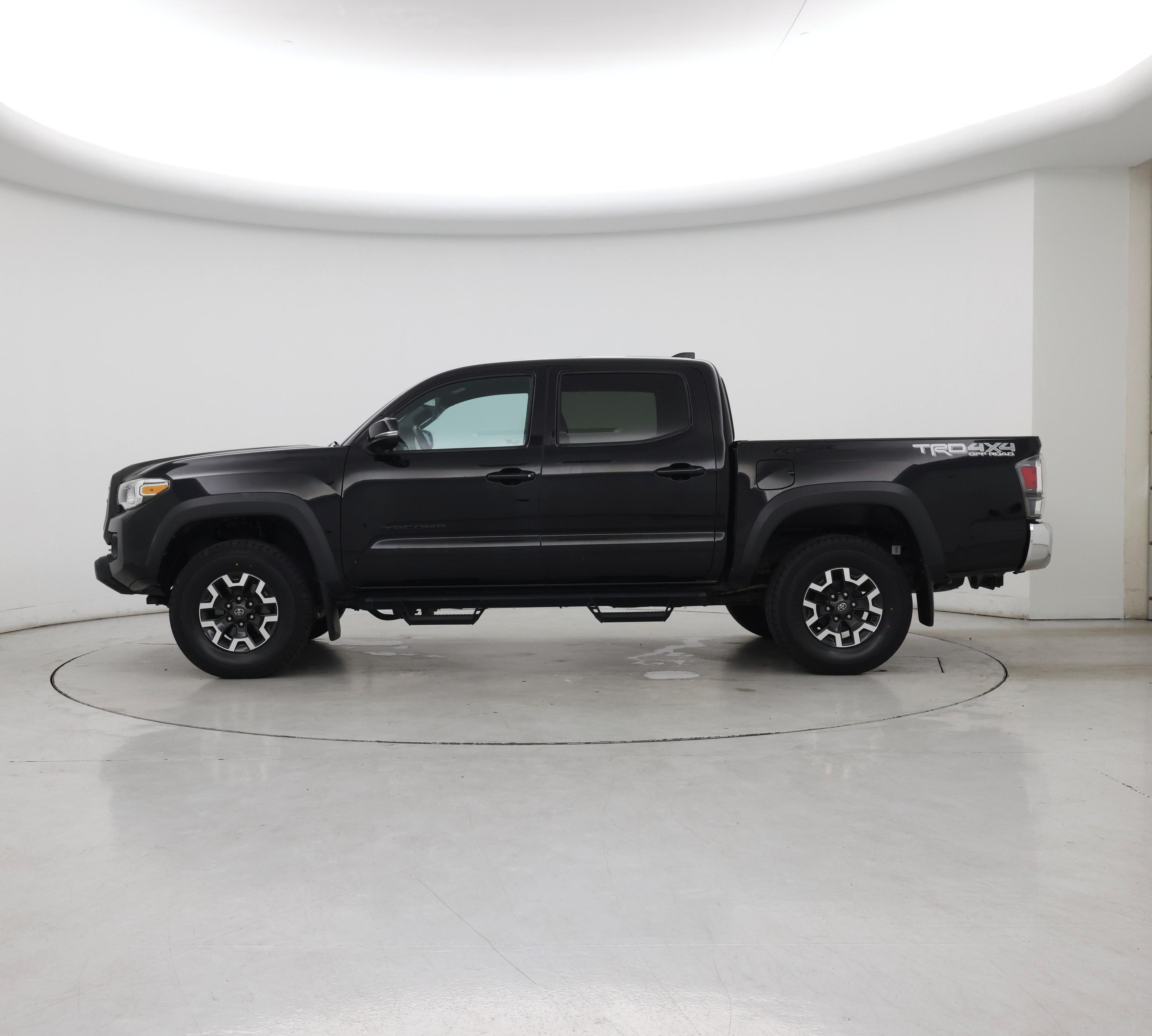 Thumbnail: 2020 Toyota Tacoma - 3