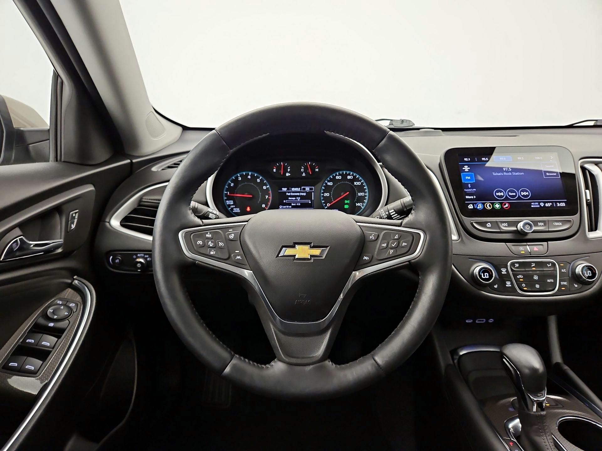 Thumbnail: 2022 Chevrolet Malibu - 10