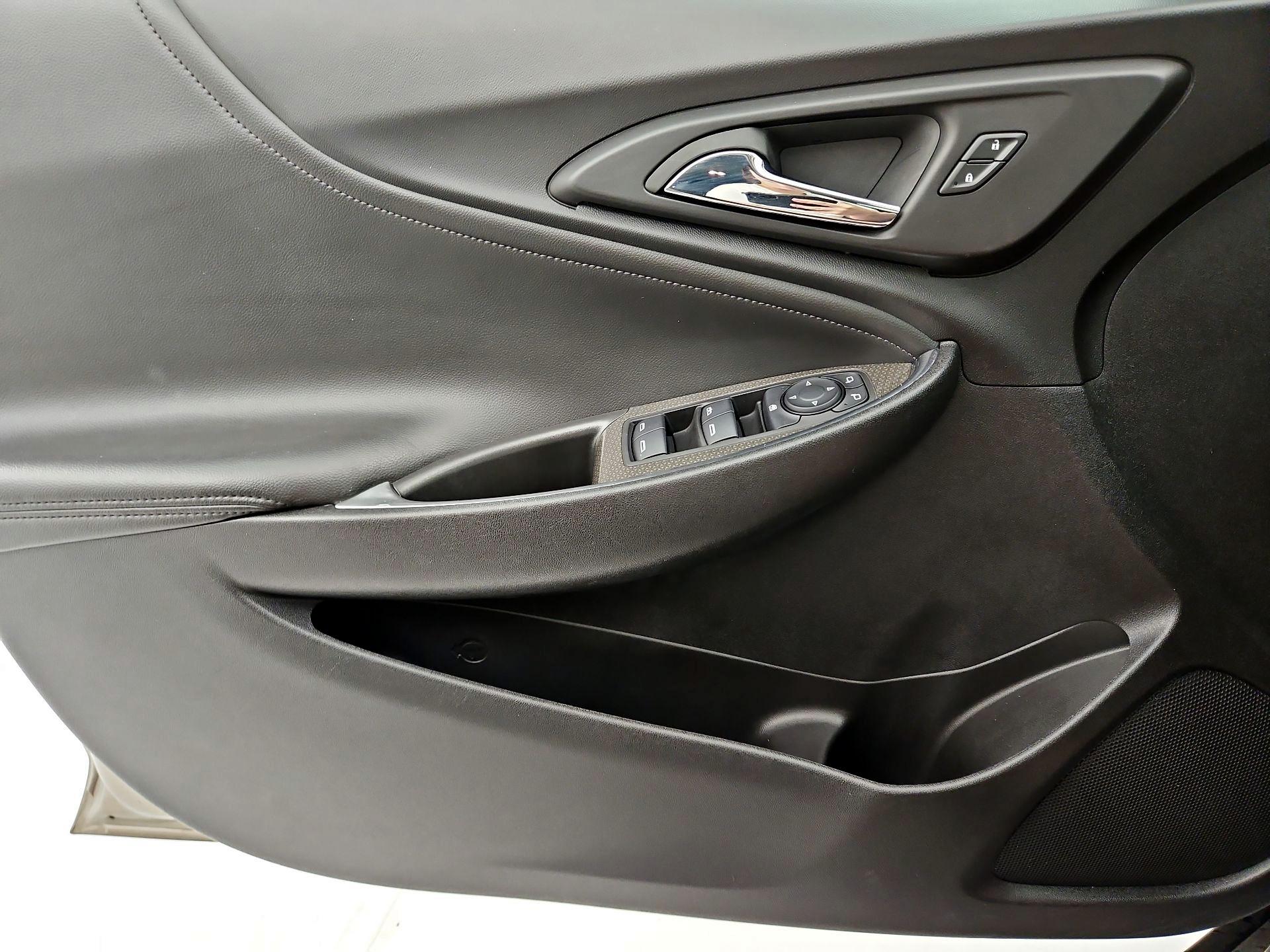 Thumbnail: 2022 Chevrolet Malibu - 12