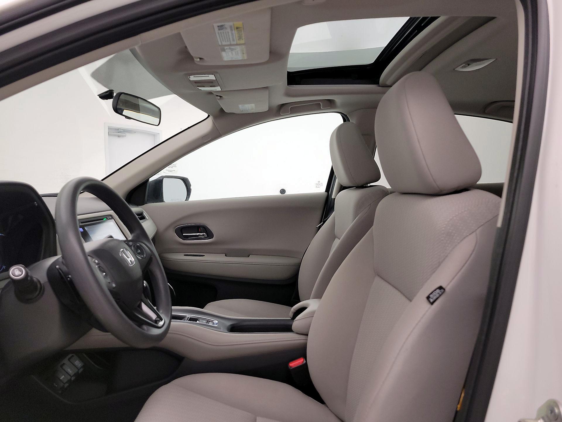Thumbnail: 2016 Honda HR-V - 19