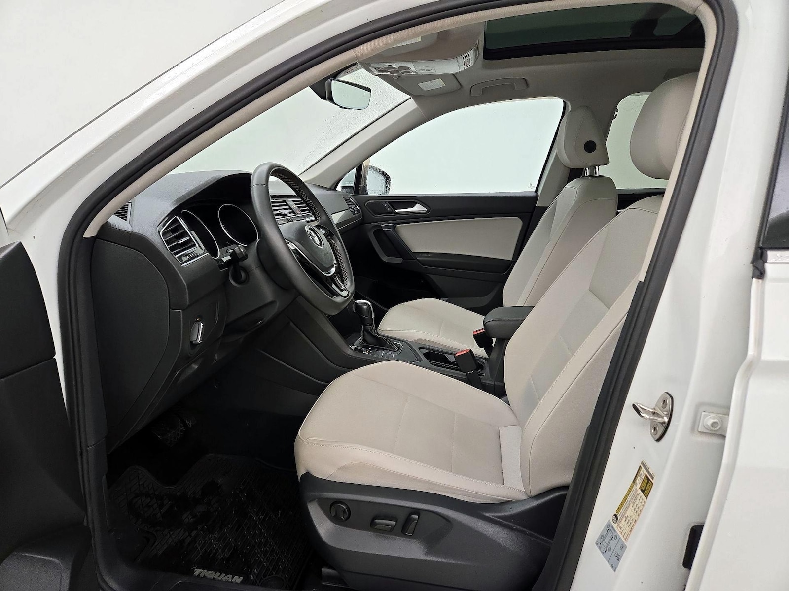 2021 Volkswagen Tiguan SE - Photo 12