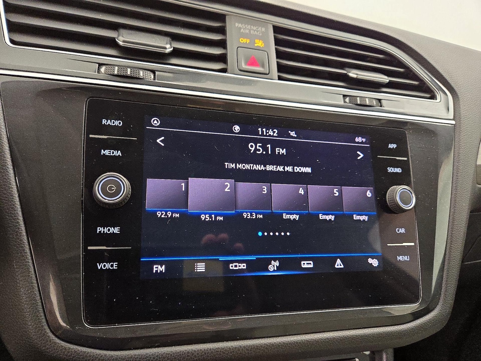 2021 Volkswagen Tiguan SE - Photo 16