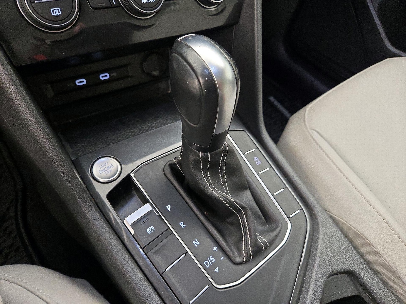 2021 Volkswagen Tiguan SE - Photo 18