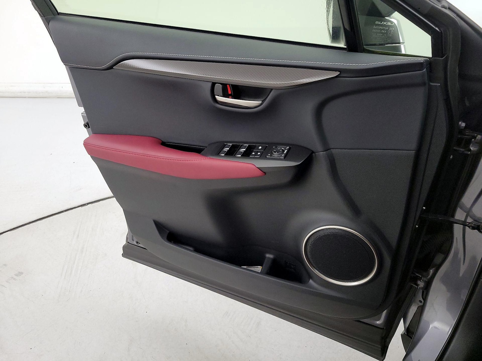 2020 Lexus NX Hybrid 300h - Photo 13