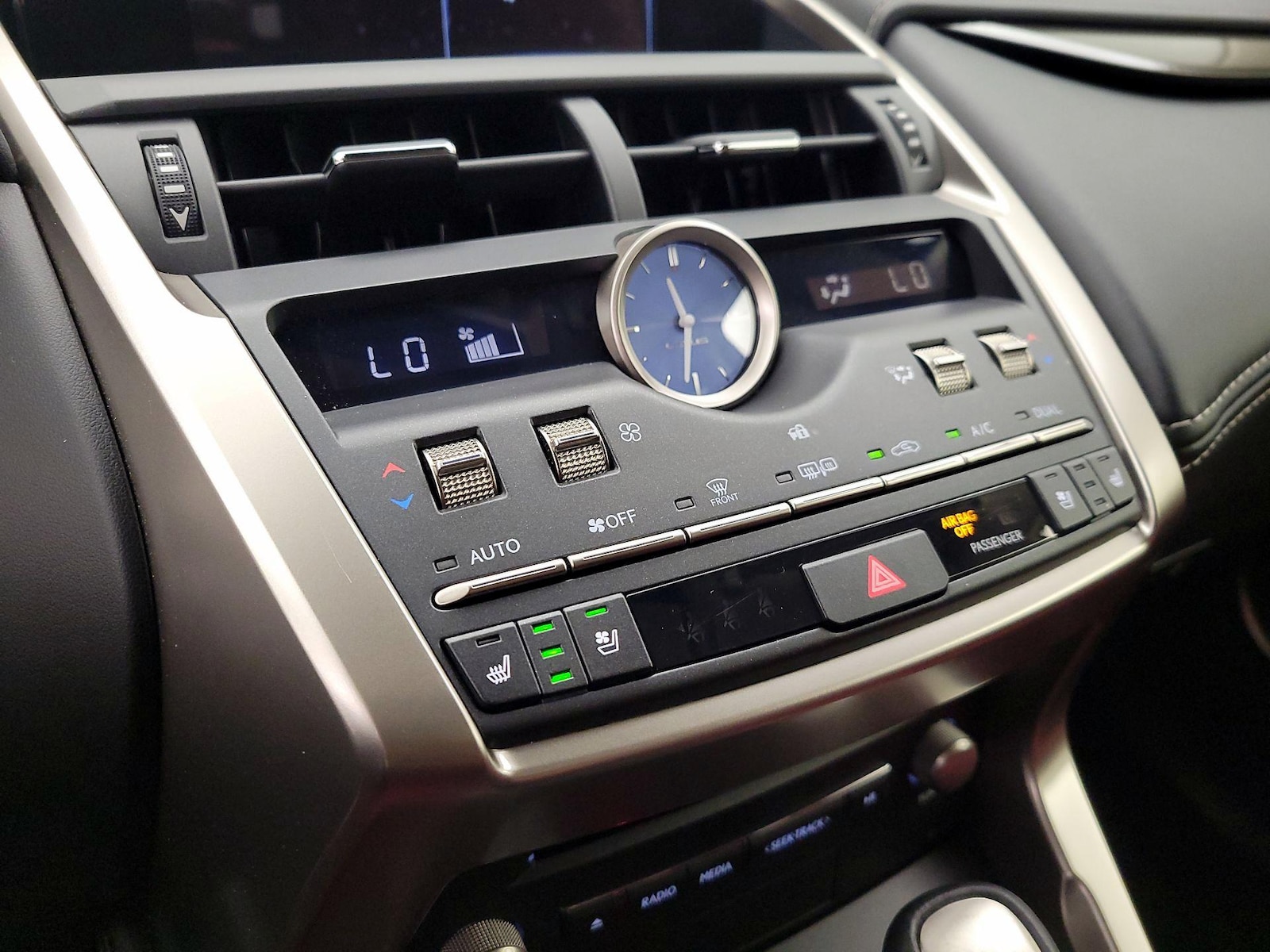 2020 Lexus NX Hybrid 300h - Photo 17