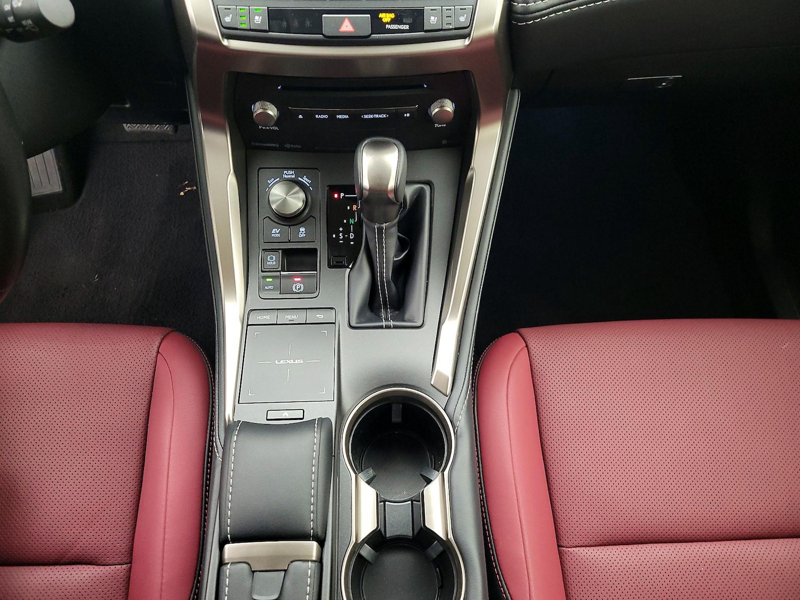 2020 Lexus NX Hybrid 300h - Photo 18