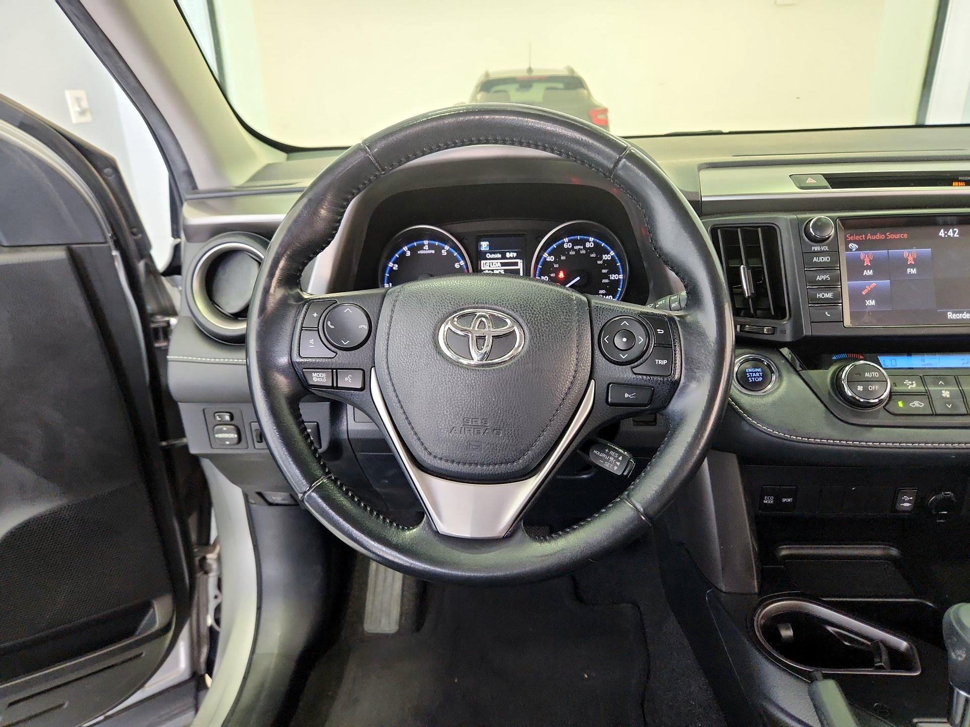 Thumbnail: 2018 Toyota RAV4 - 10