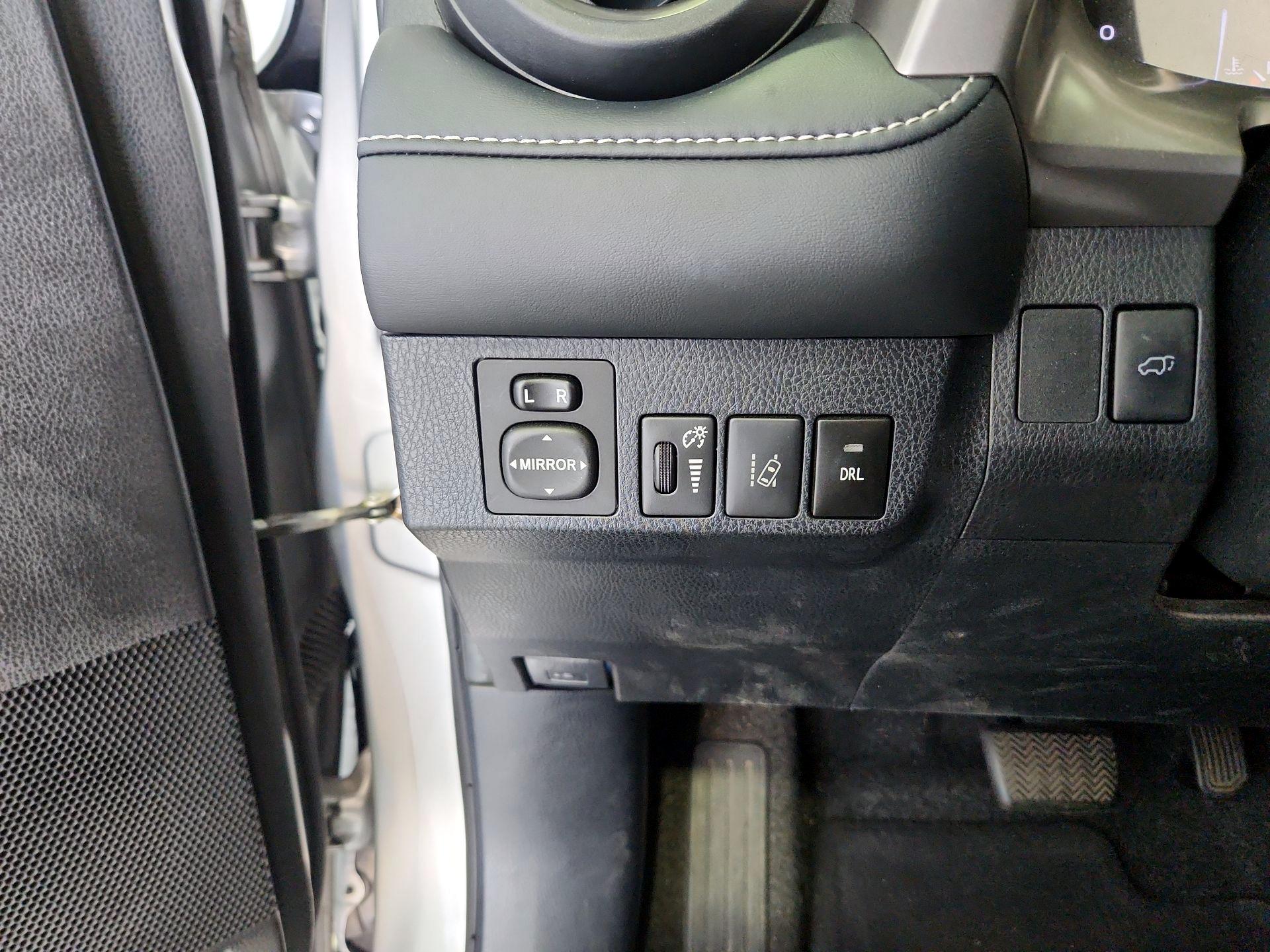 Thumbnail: 2018 Toyota RAV4 - 13