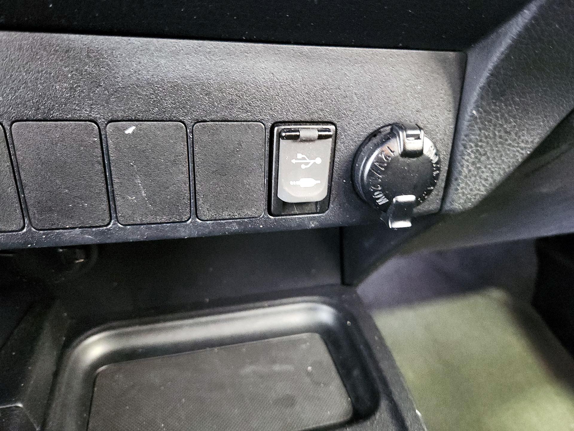Thumbnail: 2018 Toyota RAV4 - 18