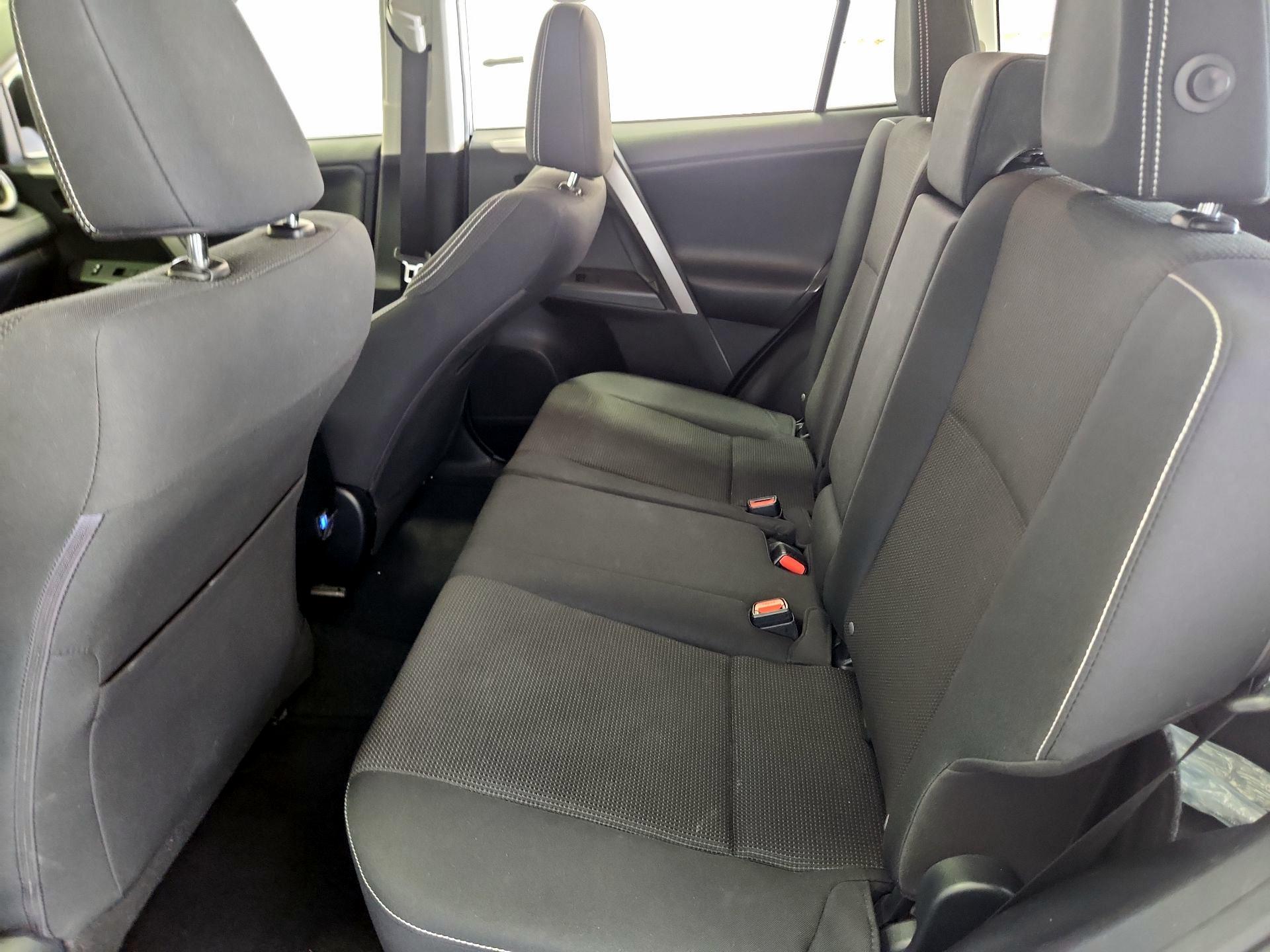 Thumbnail: 2018 Toyota RAV4 - 20
