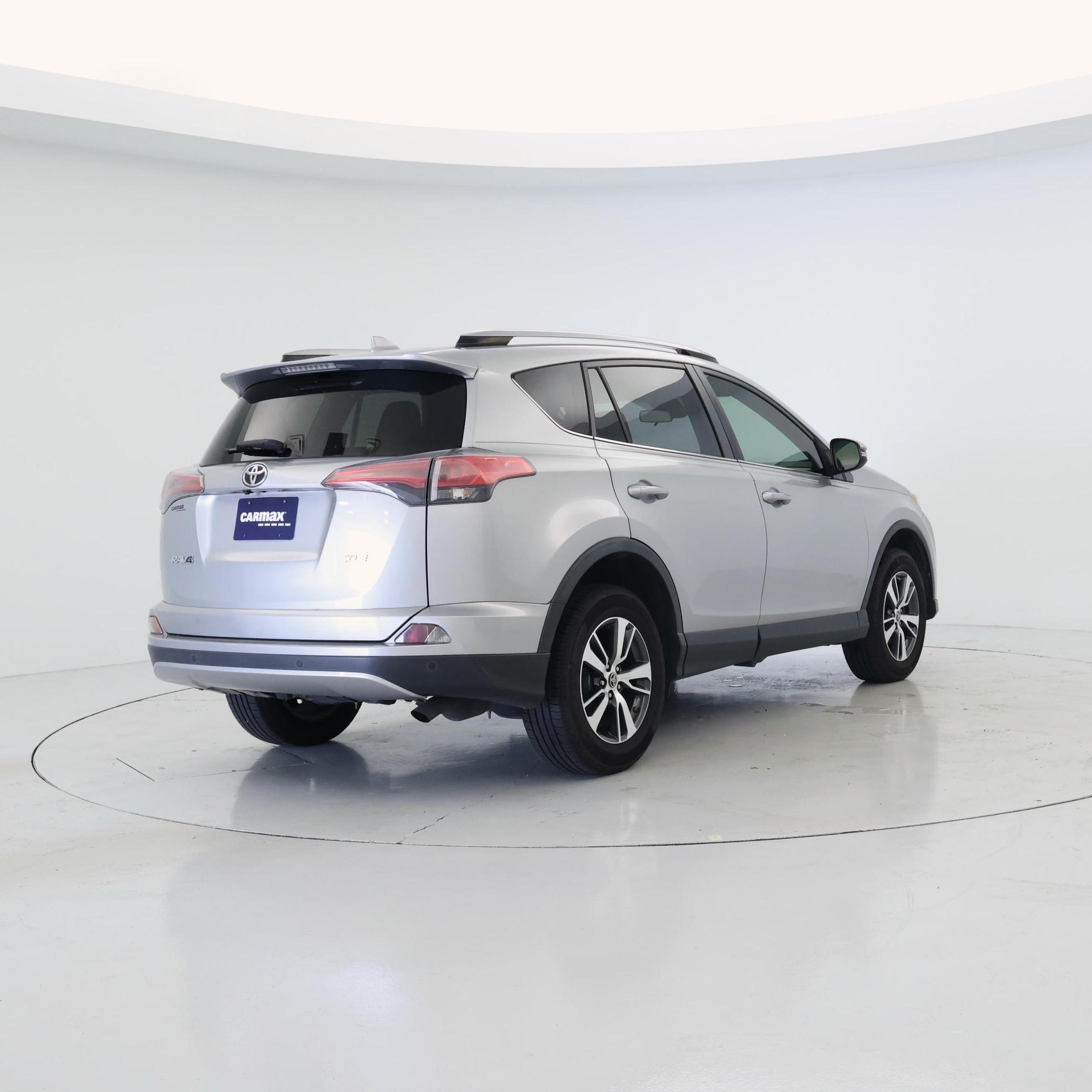 Thumbnail: 2018 Toyota RAV4 - 8