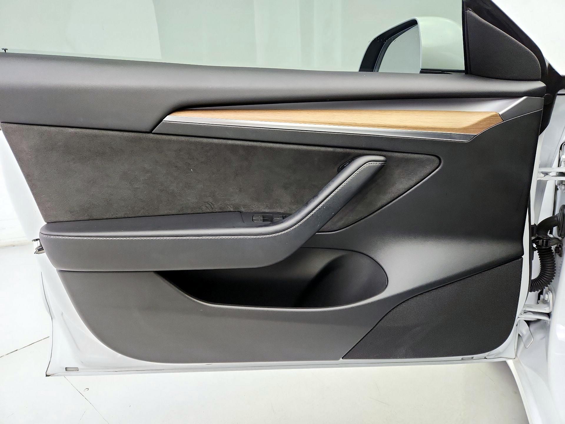Thumbnail: 2023 Tesla Model 3 - 12