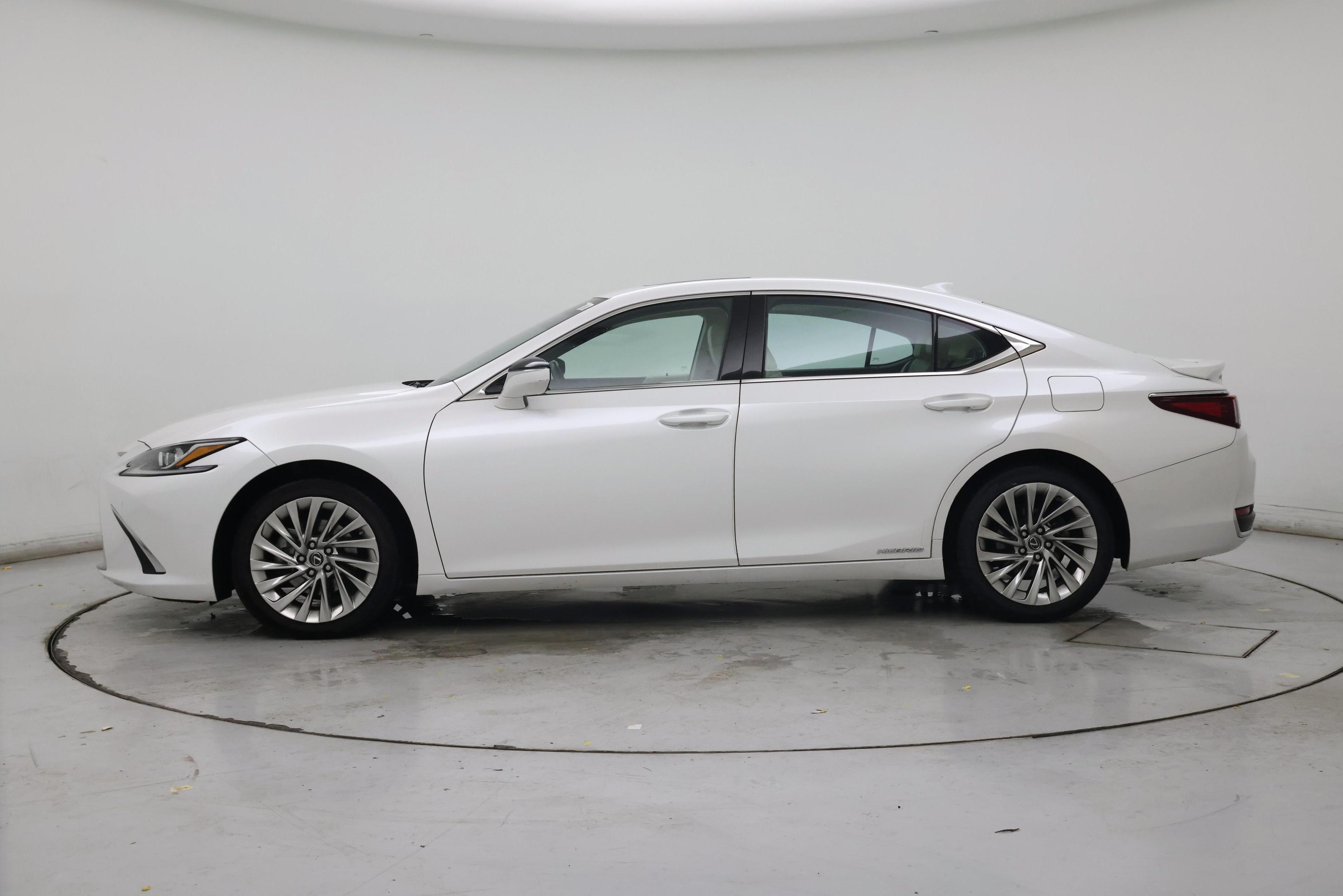 Thumbnail: 2022 Lexus ES - 3