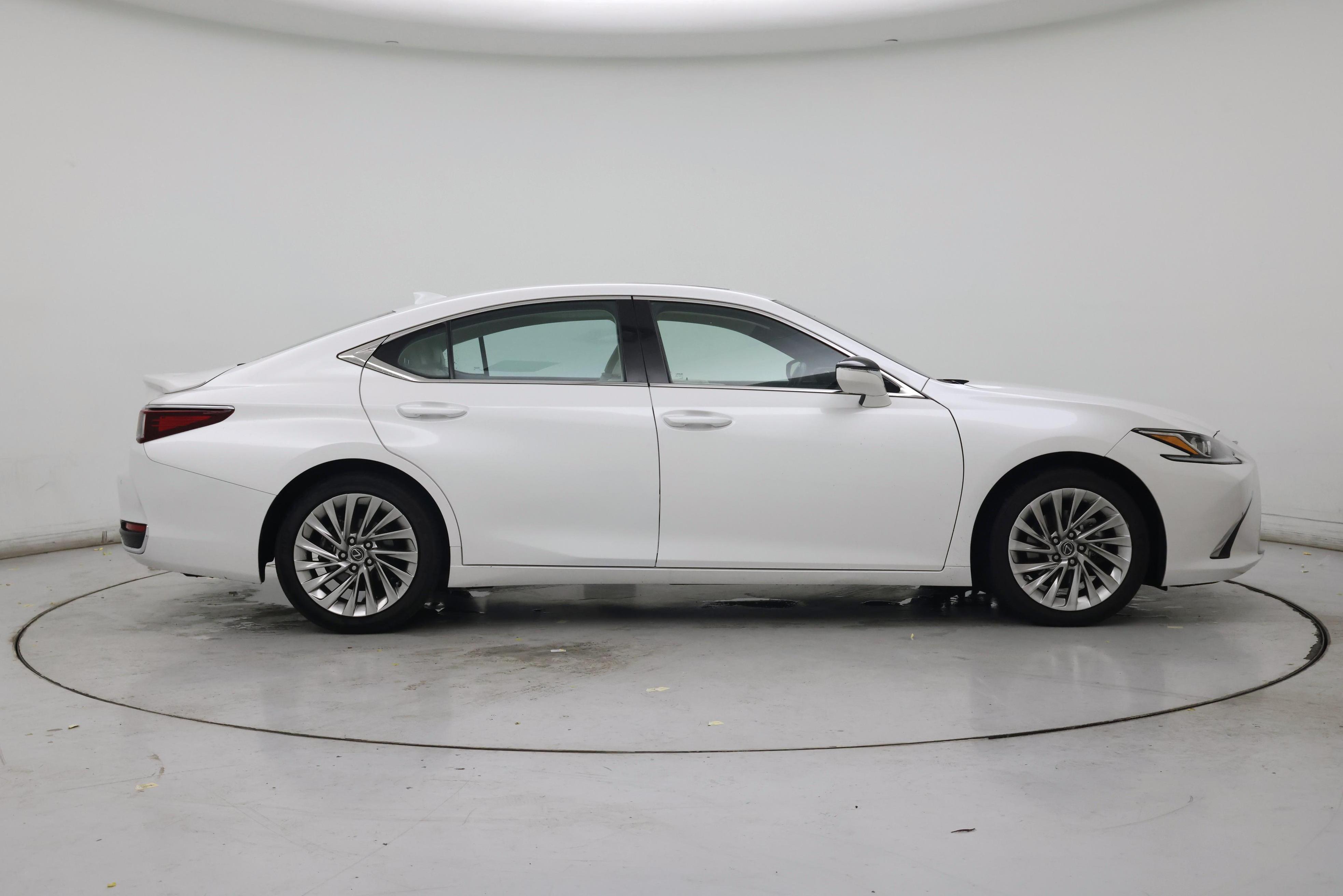 Thumbnail: 2022 Lexus ES - 7