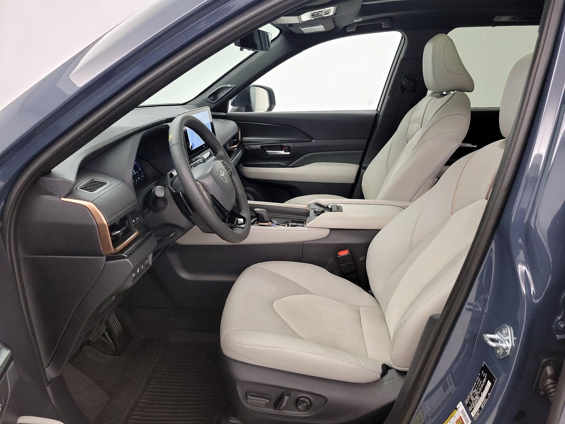 Thumbnail: 2026 Toyota Highlander - 11