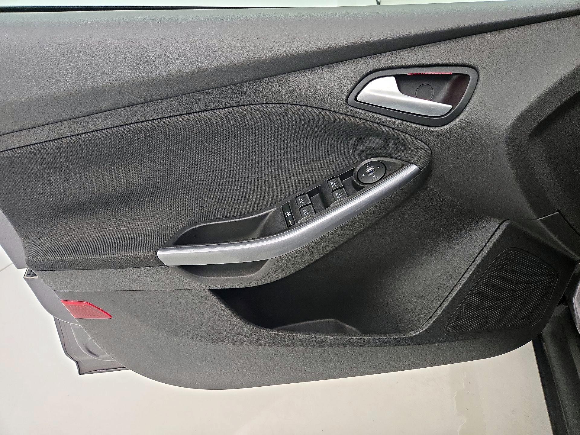 Thumbnail: 2014 Ford Focus - 12