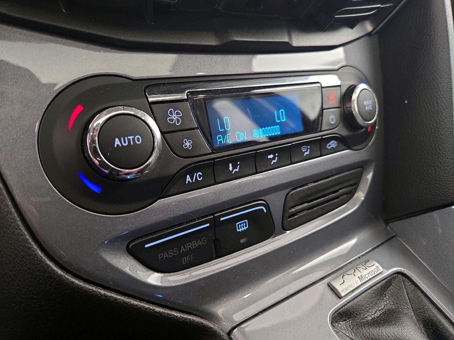 Thumbnail: 2014 Ford Focus - 17