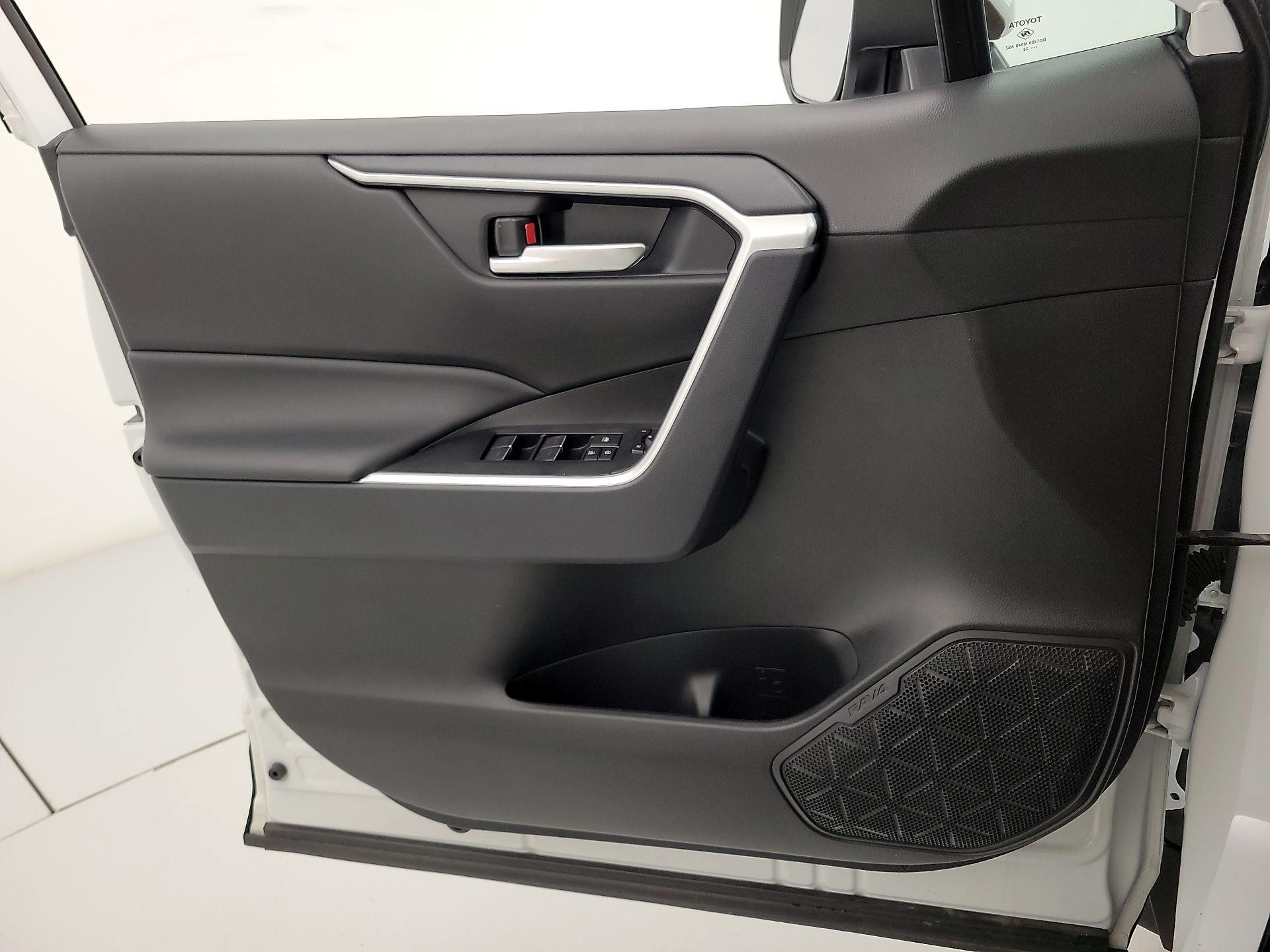 Thumbnail: 2025 Toyota RAV4 - 12