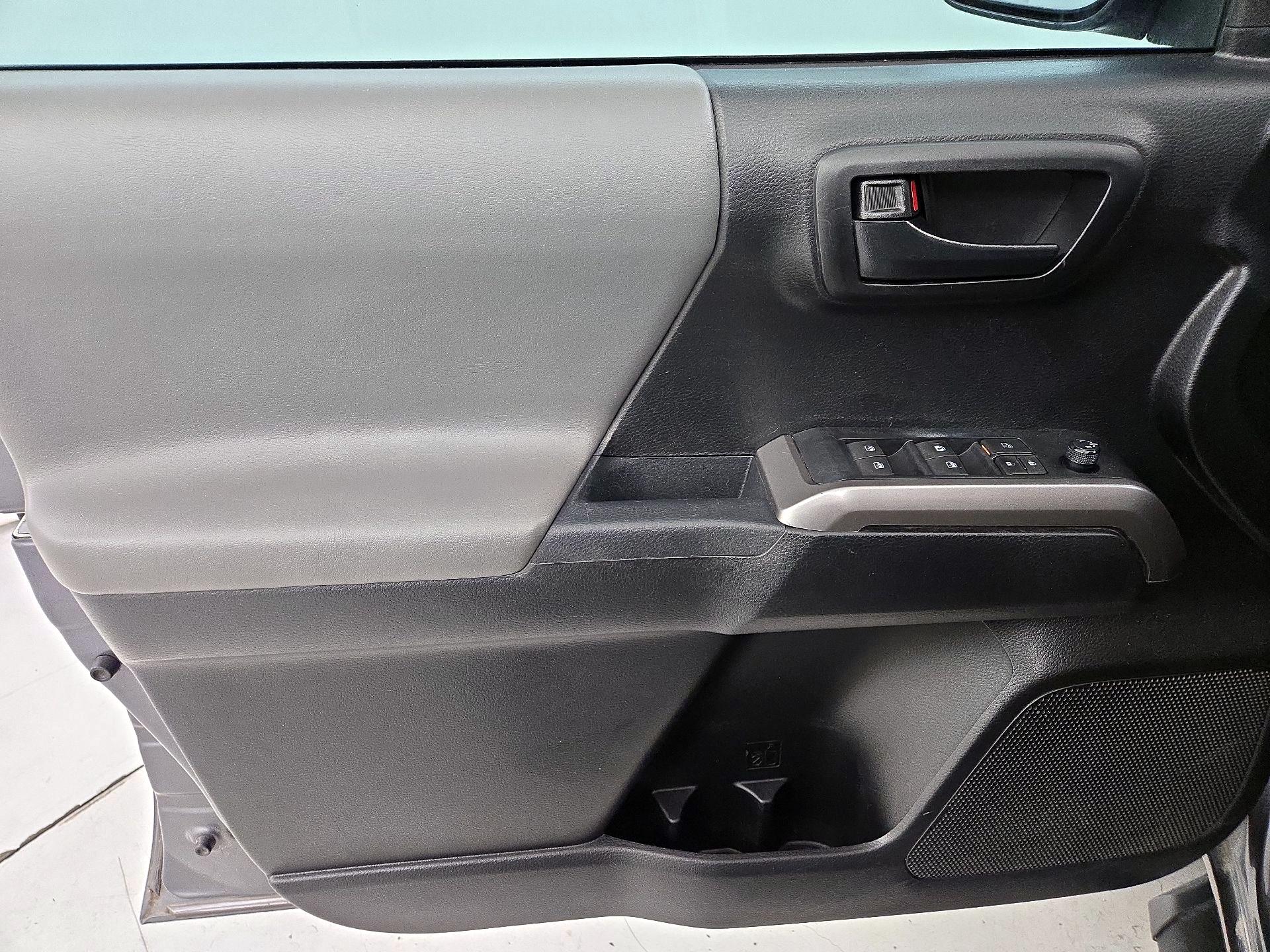 Thumbnail: 2021 Toyota Tacoma - 12