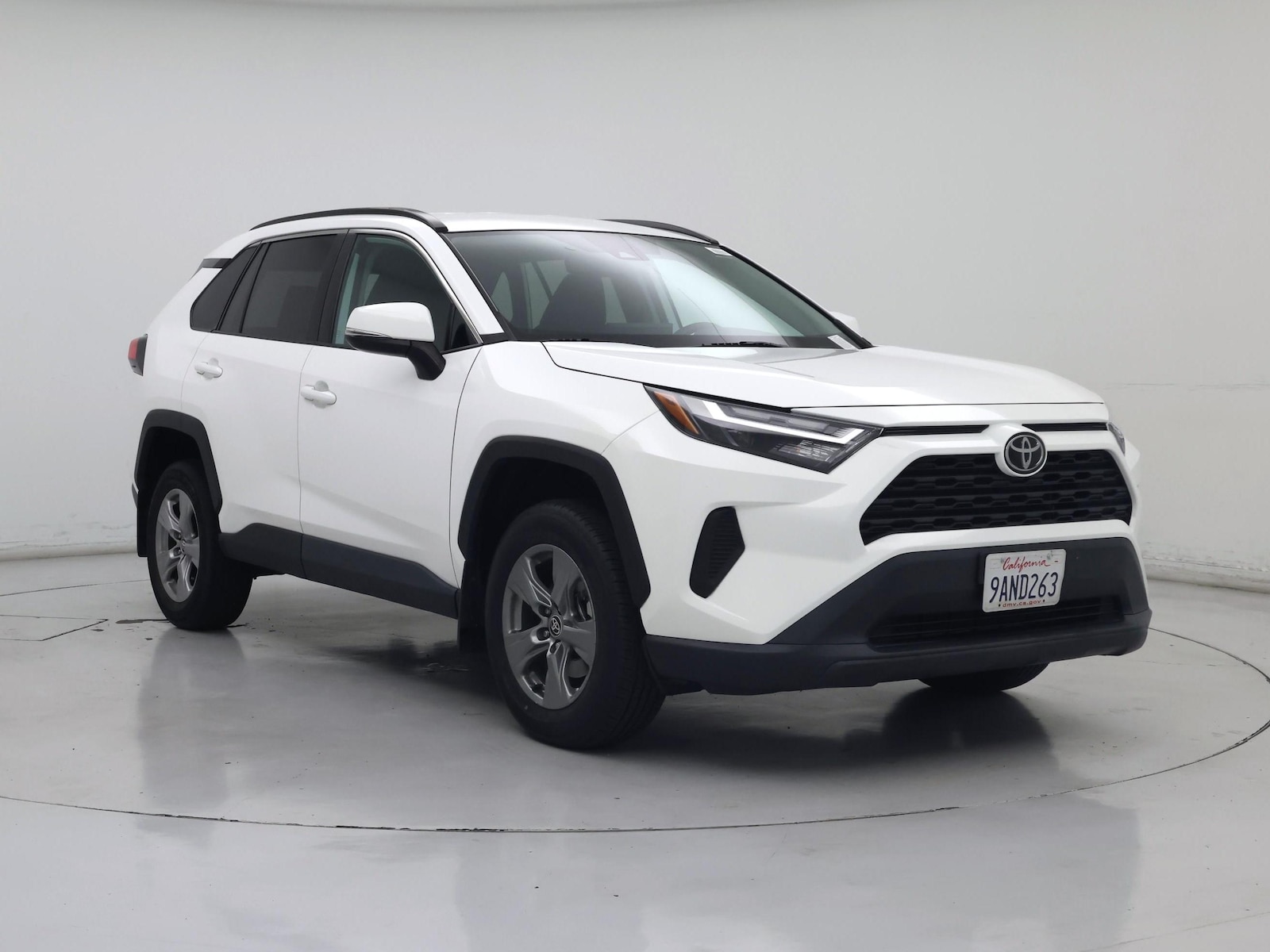2022 Toyota RAV4 XLE - Photo 2