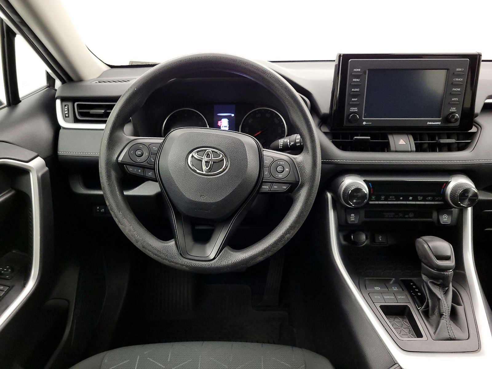 2022 Toyota RAV4 XLE - Photo 11