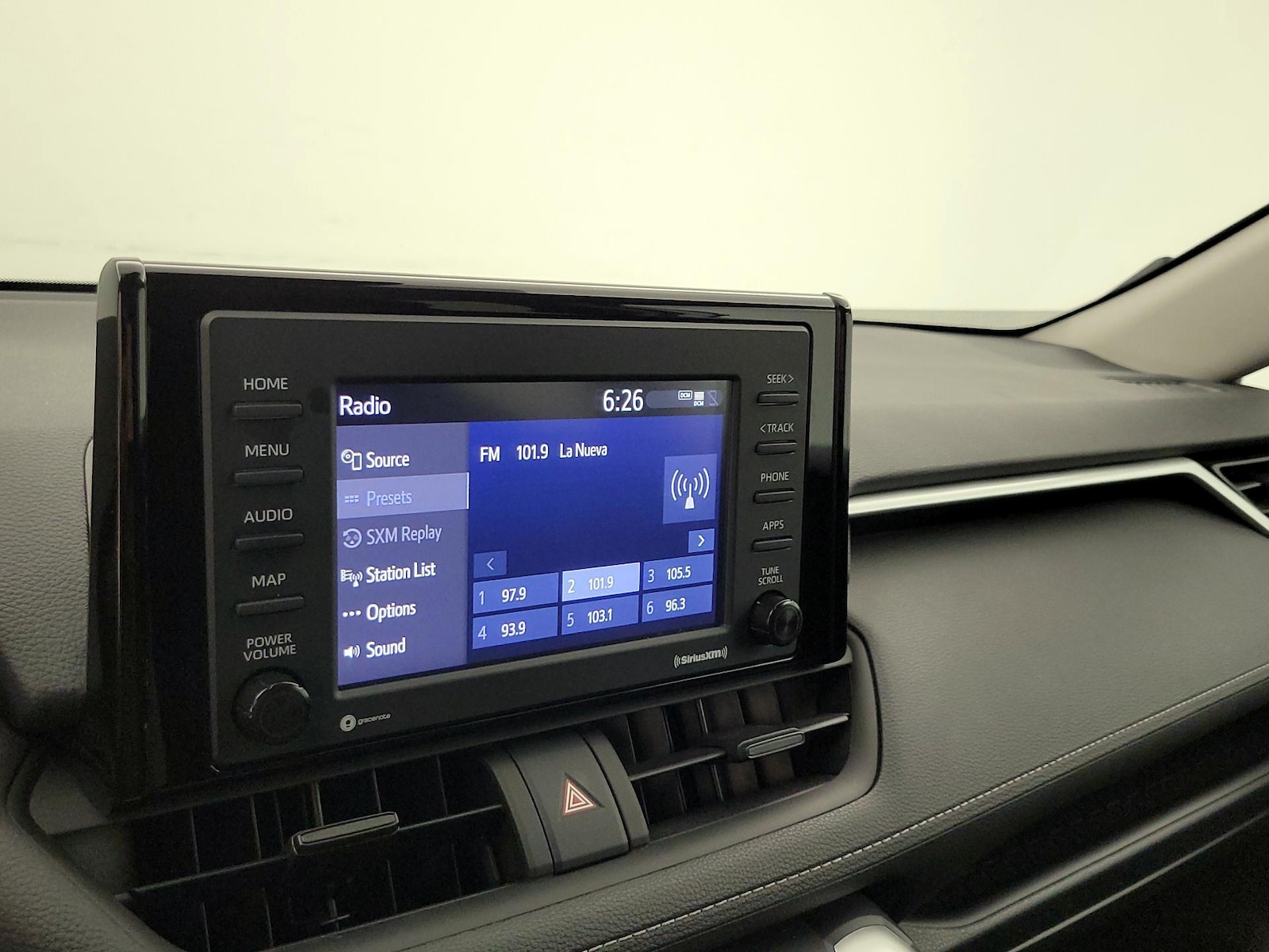 2022 Toyota RAV4 XLE - Photo 16