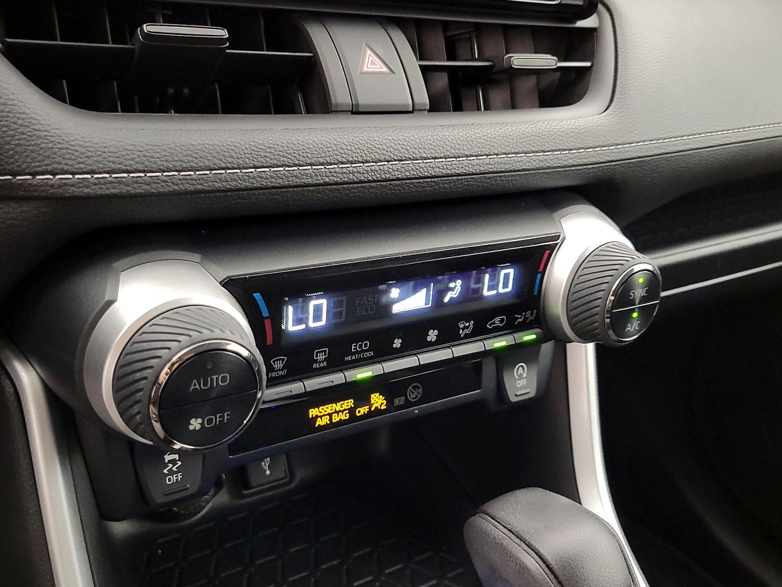 2022 Toyota RAV4 XLE - Photo 17