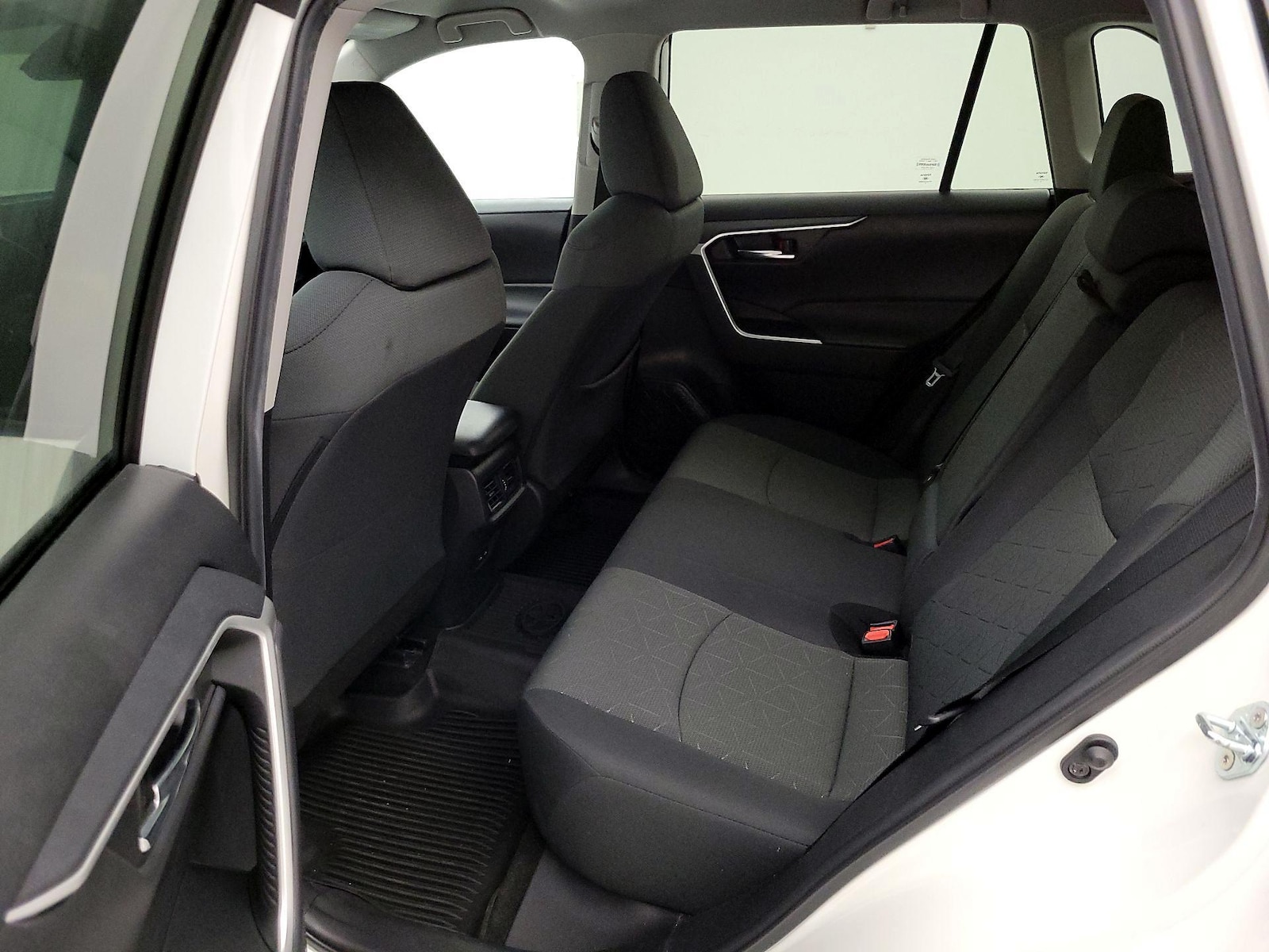 2022 Toyota RAV4 XLE - Photo 19