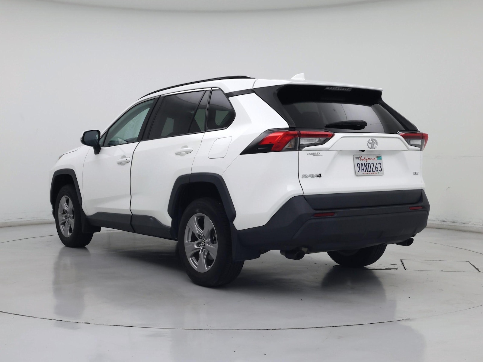 2022 Toyota RAV4 XLE - Photo 3