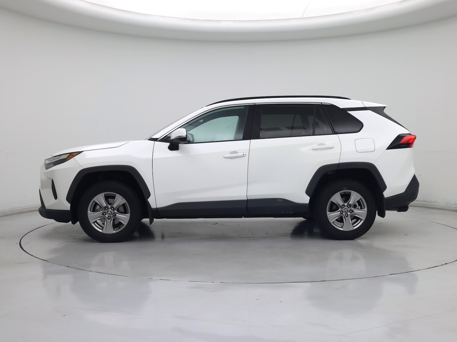 2022 Toyota RAV4 XLE - Photo 4