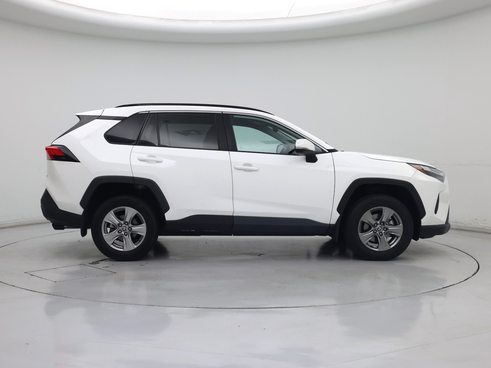 2022 Toyota RAV4 XLE - Photo 8