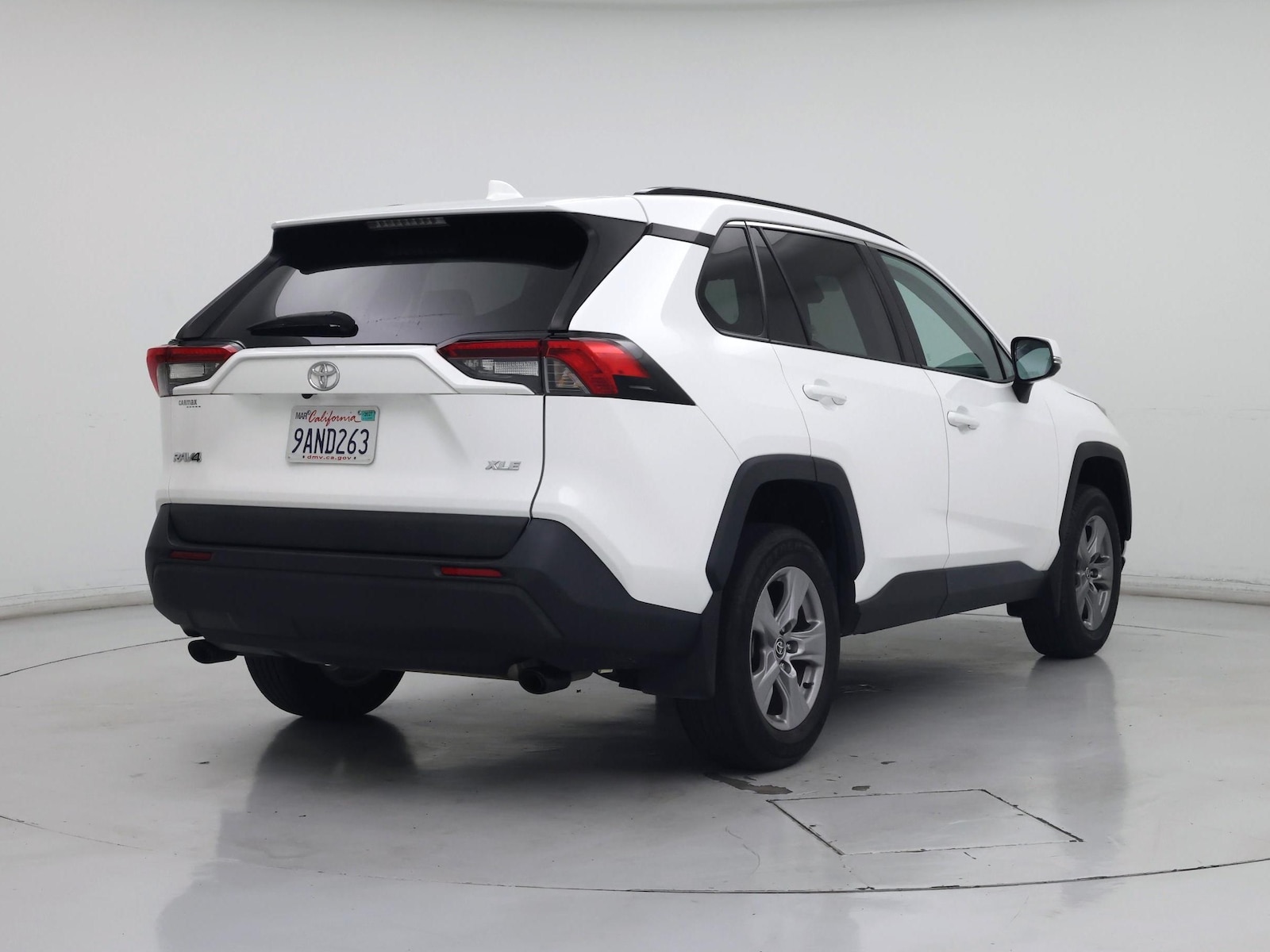 2022 Toyota RAV4 XLE - Photo 9