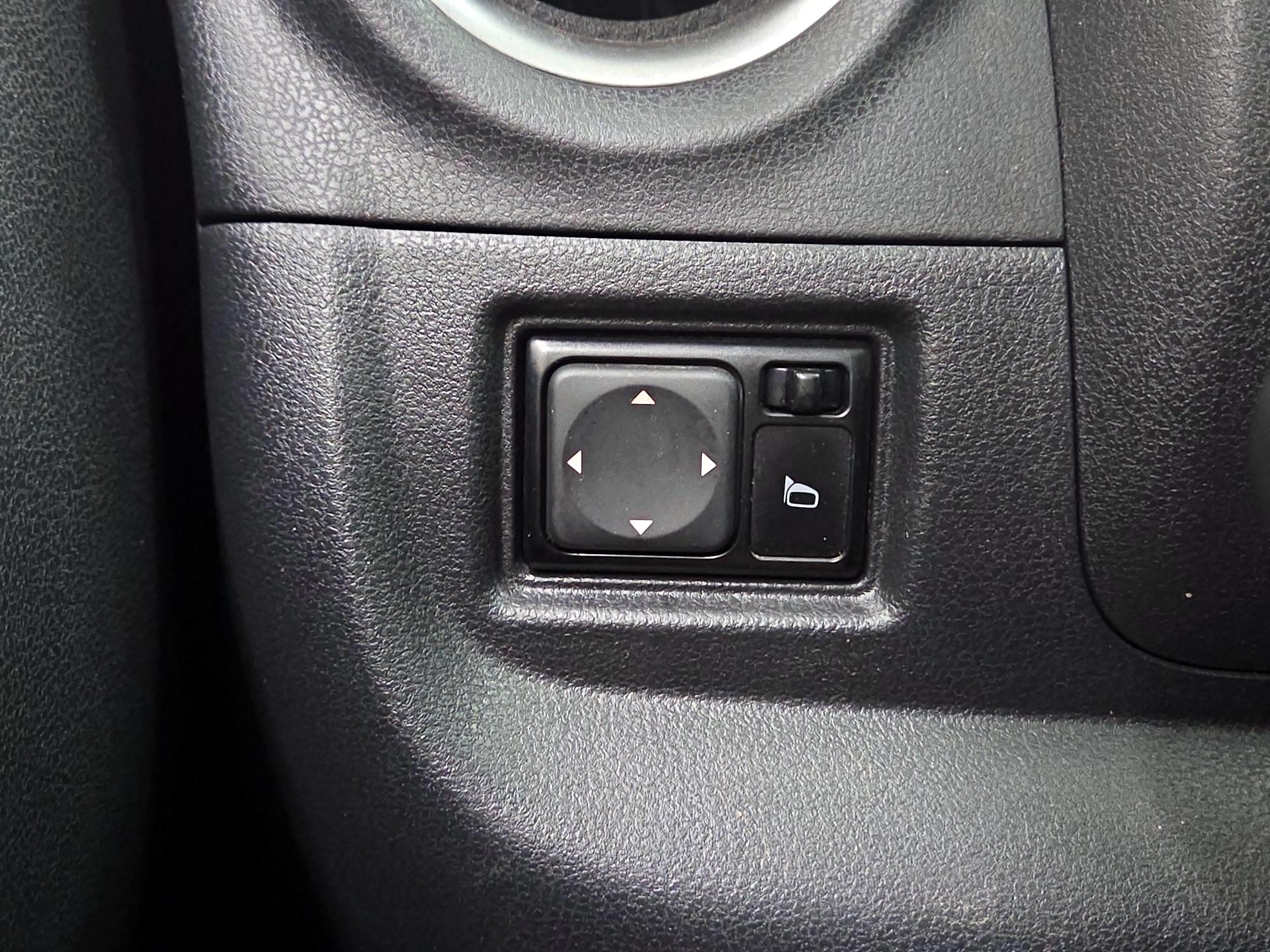 Thumbnail: 2019 Nissan Versa Note - 13
