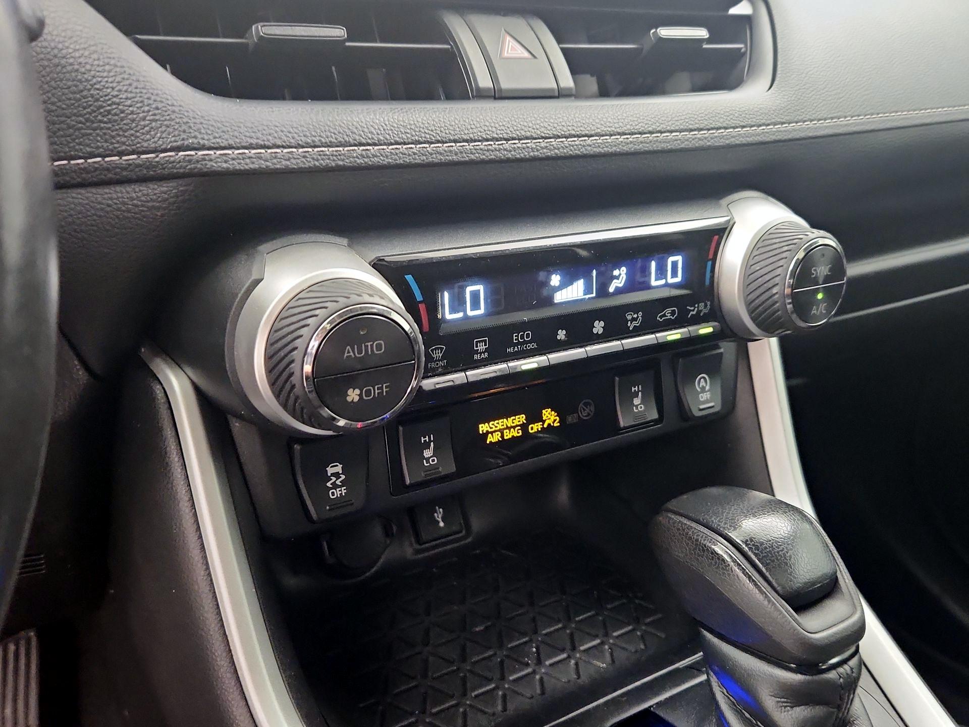 Thumbnail: 2020 Toyota RAV4 - 16