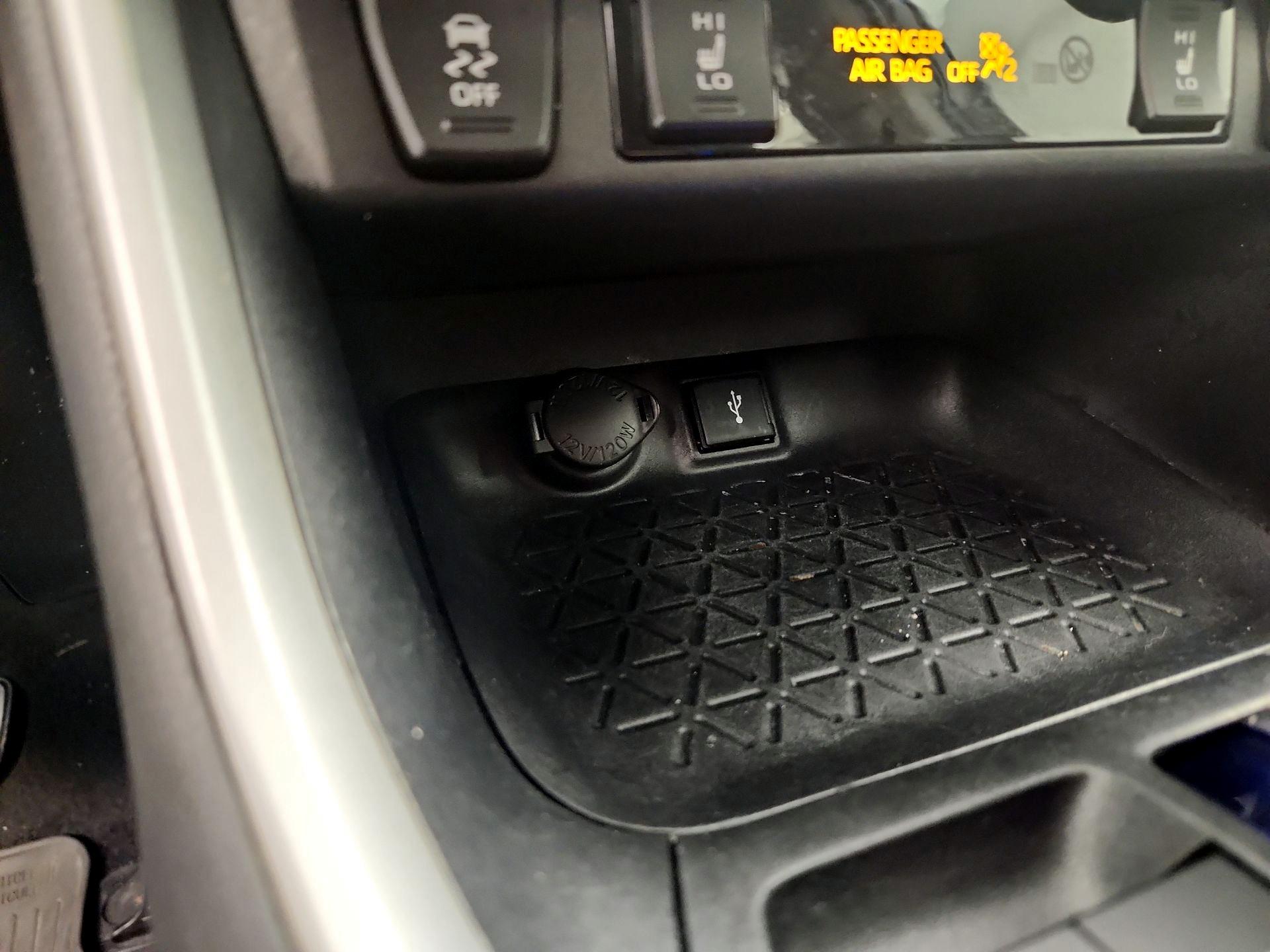 Thumbnail: 2020 Toyota RAV4 - 18
