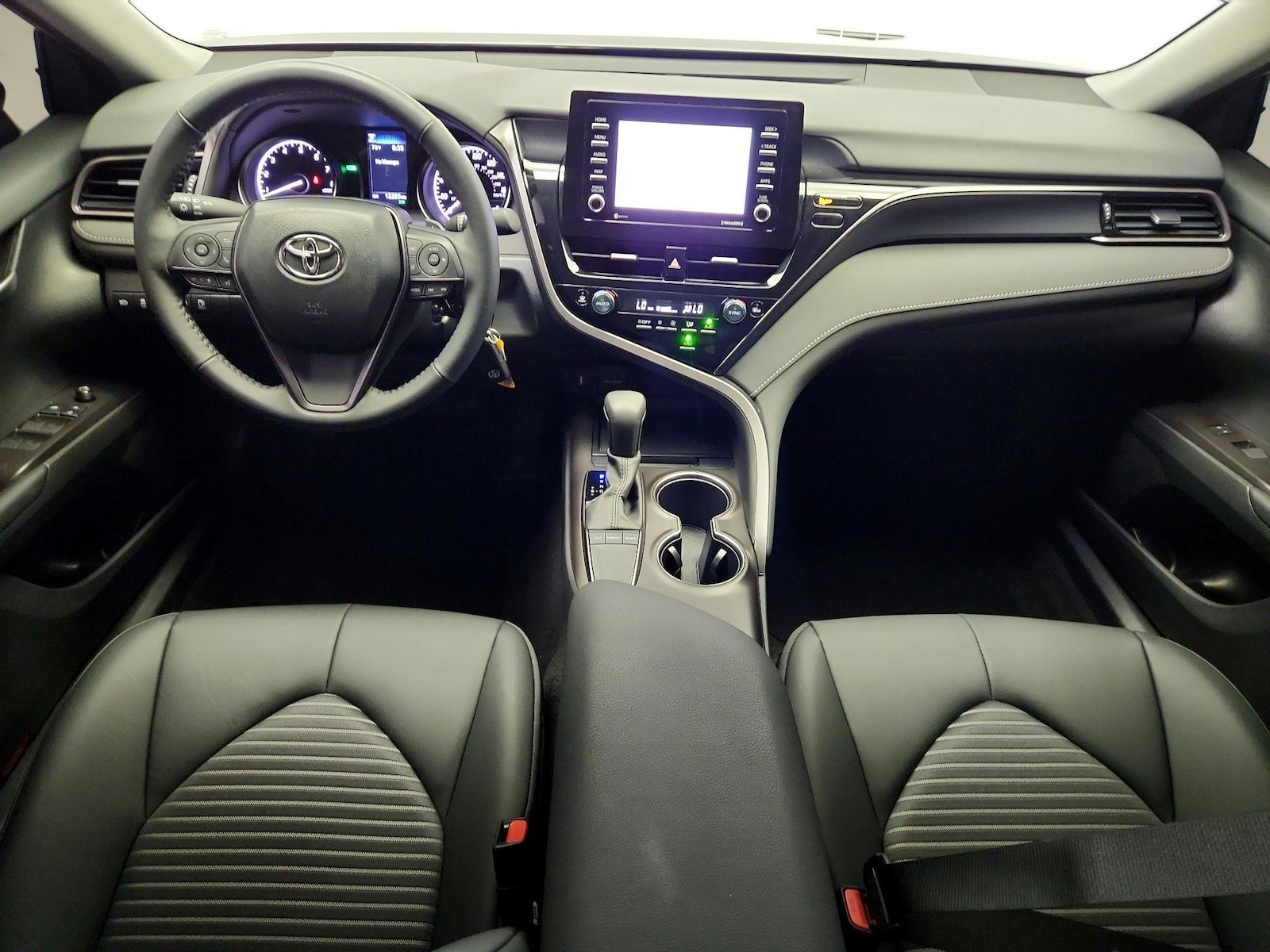 2024 Toyota Camry SE - Photo 10